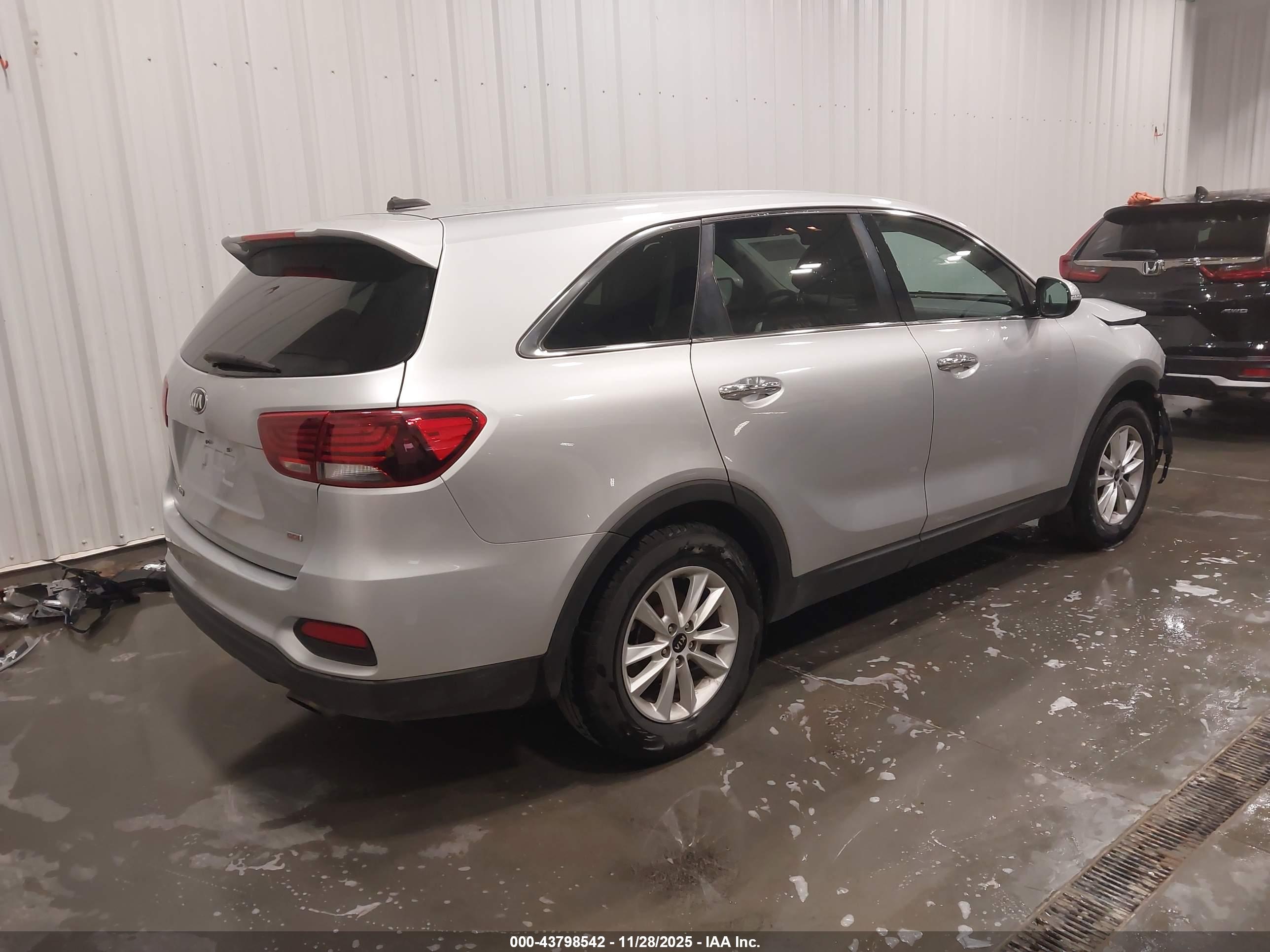 KIA SORENTO image 4