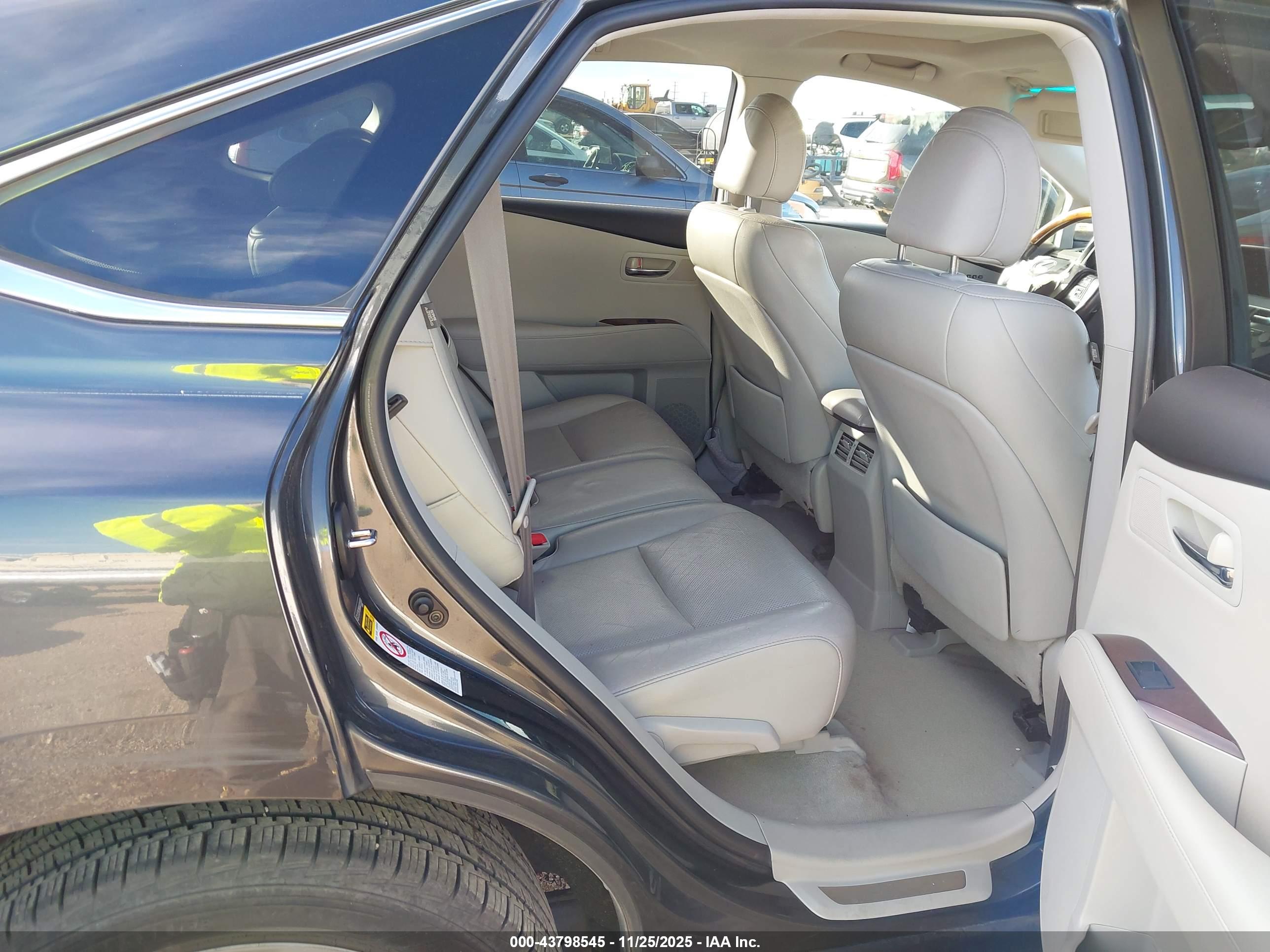LEXUS RX image 8
