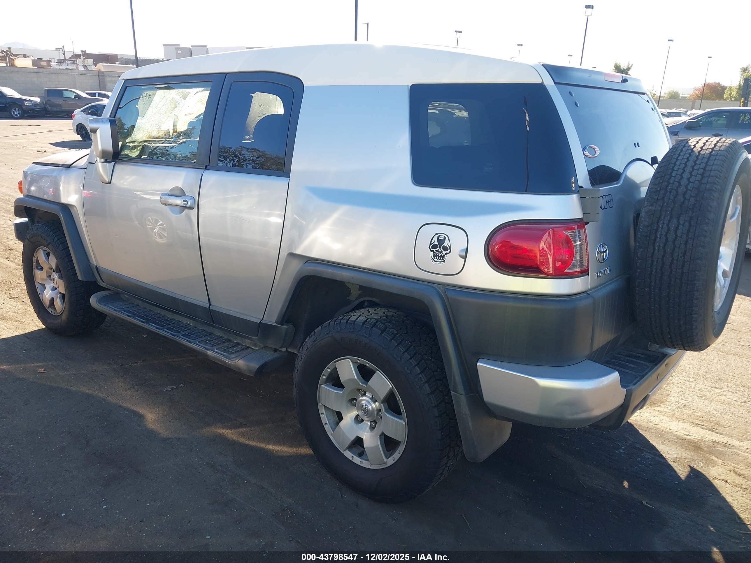 TOYOTA FJ image 3