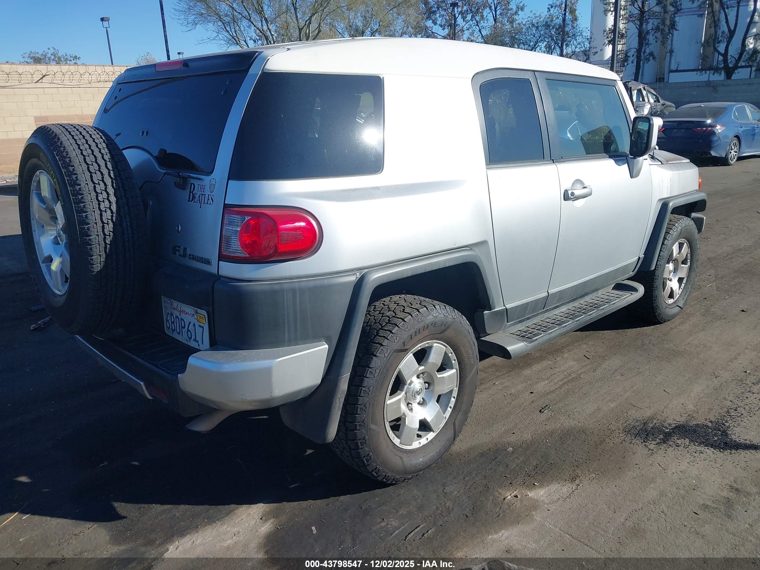 TOYOTA FJ image 4