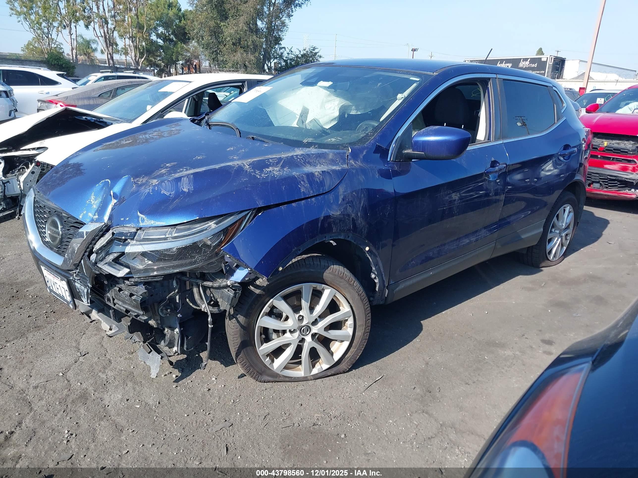 NISSAN ROGUE image 2