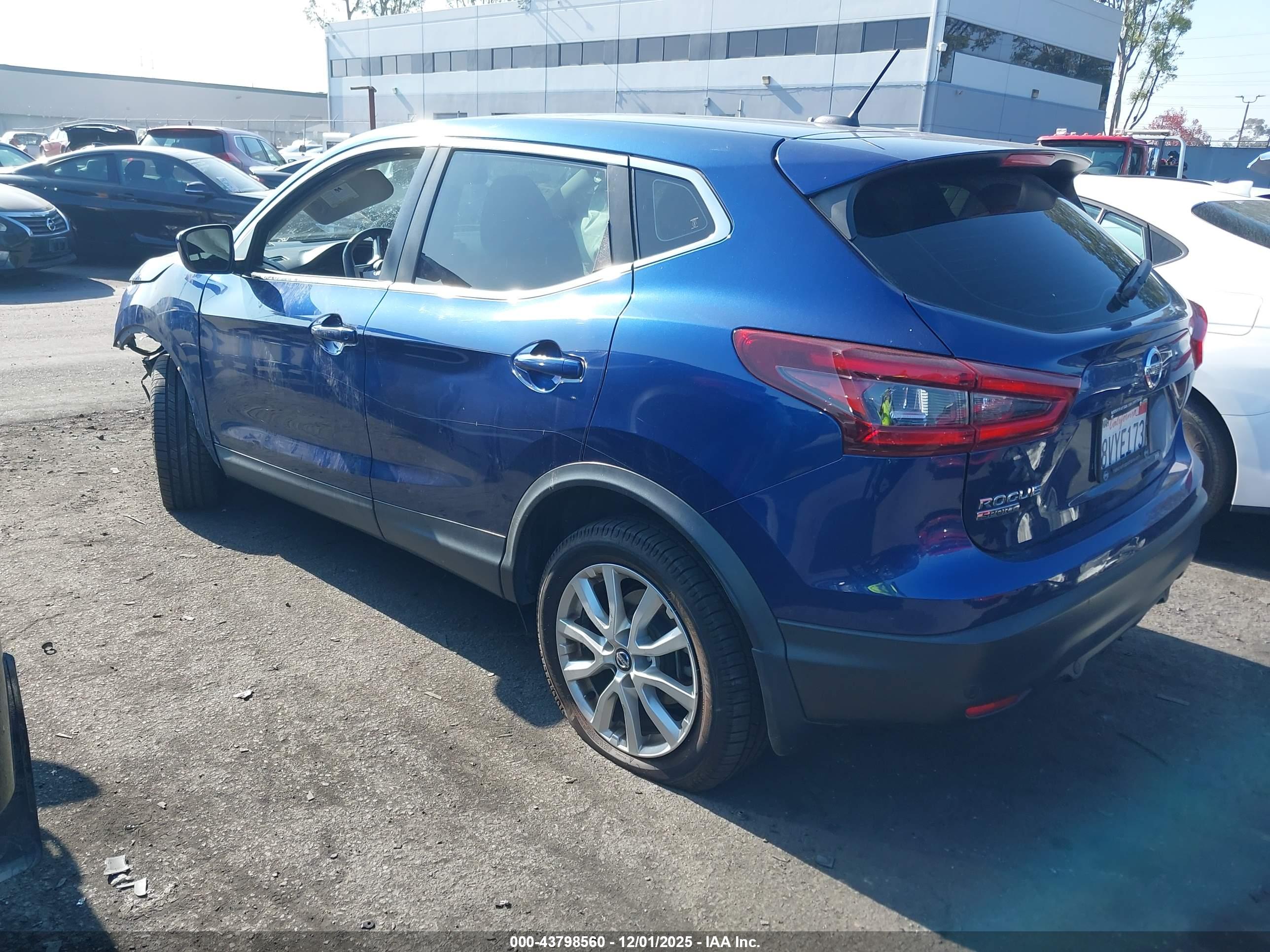 NISSAN ROGUE image 3