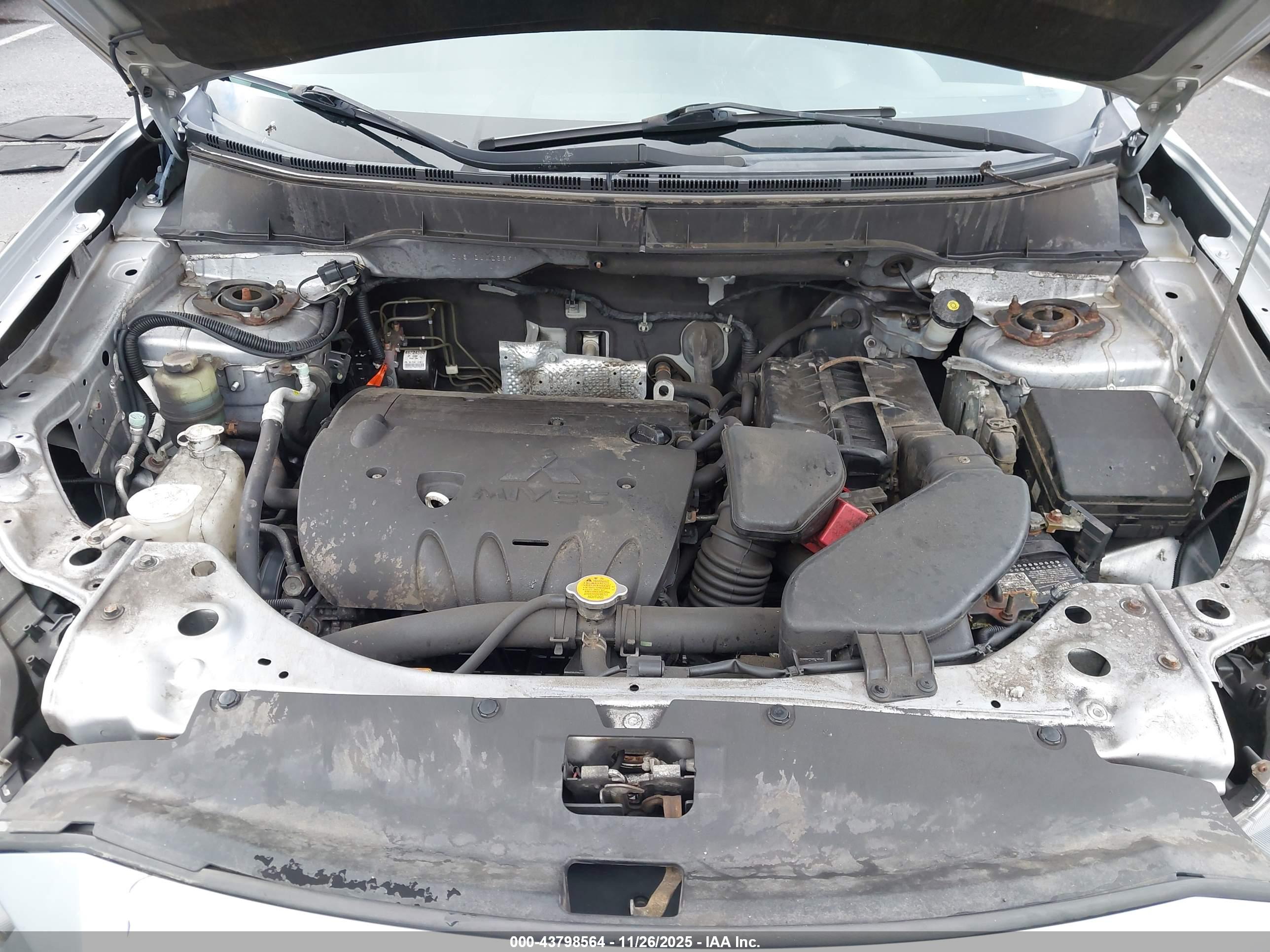 MITSUBISHI OUTLANDER image 10