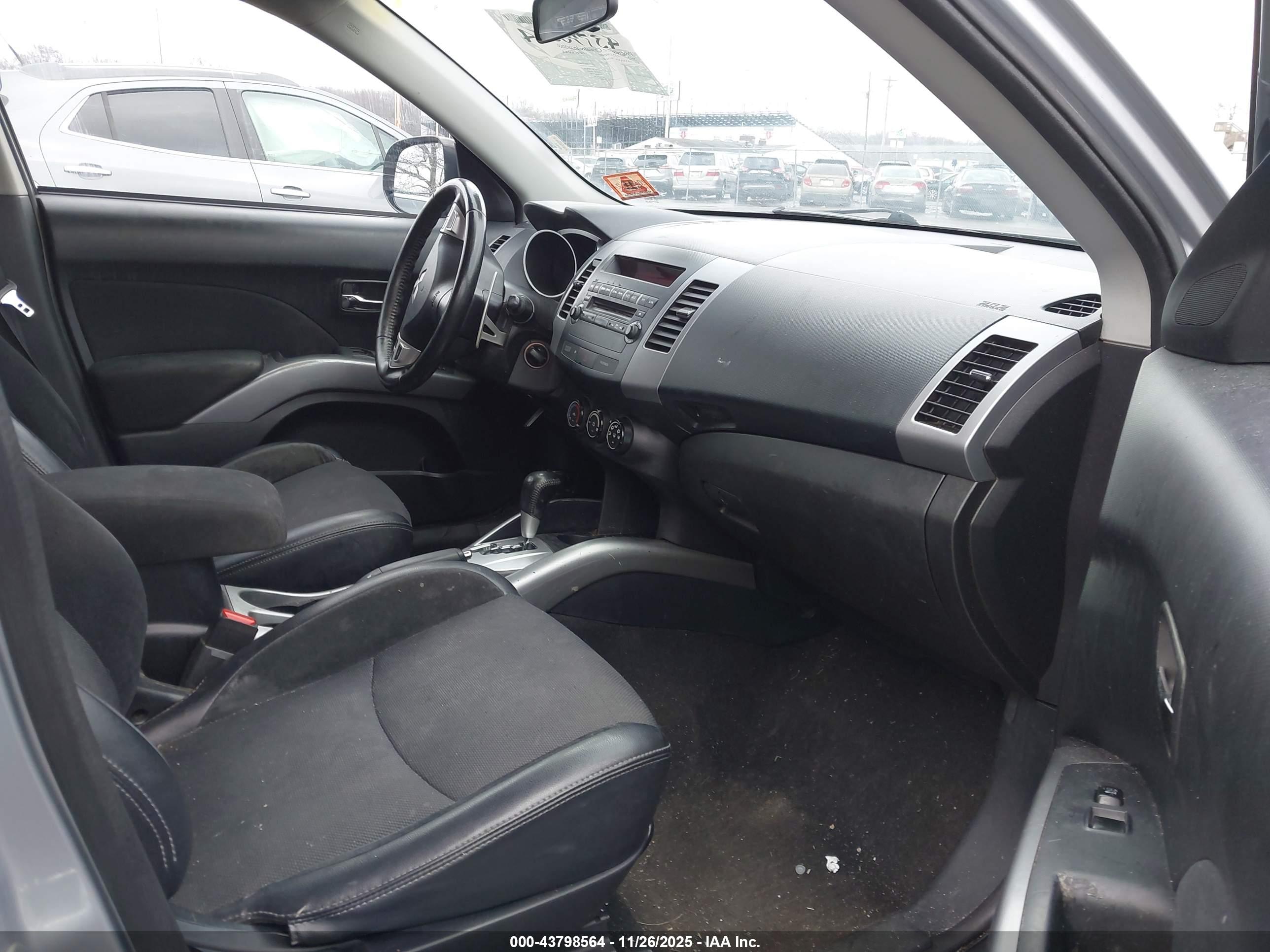 MITSUBISHI OUTLANDER image 5