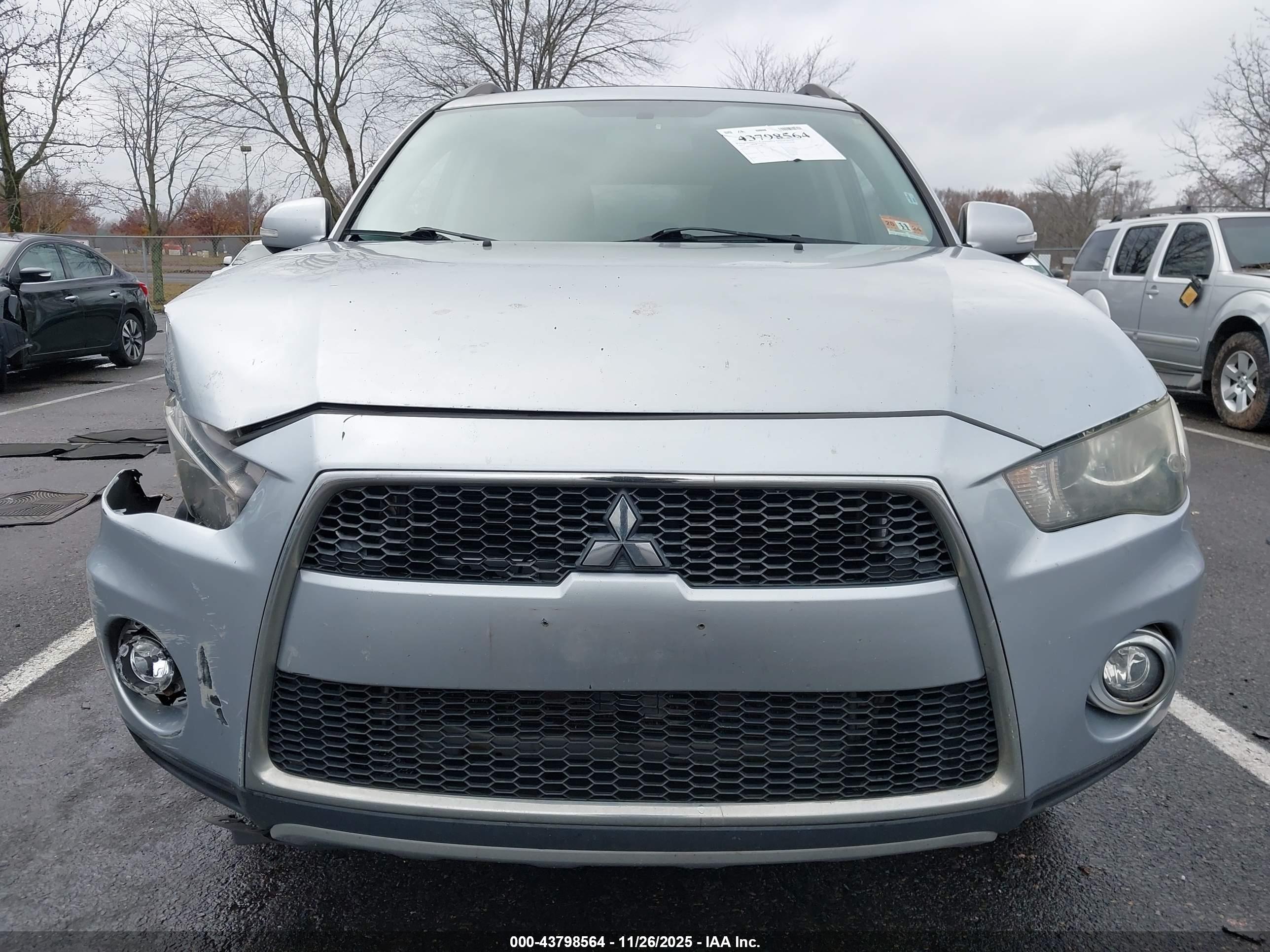 MITSUBISHI OUTLANDER image 6