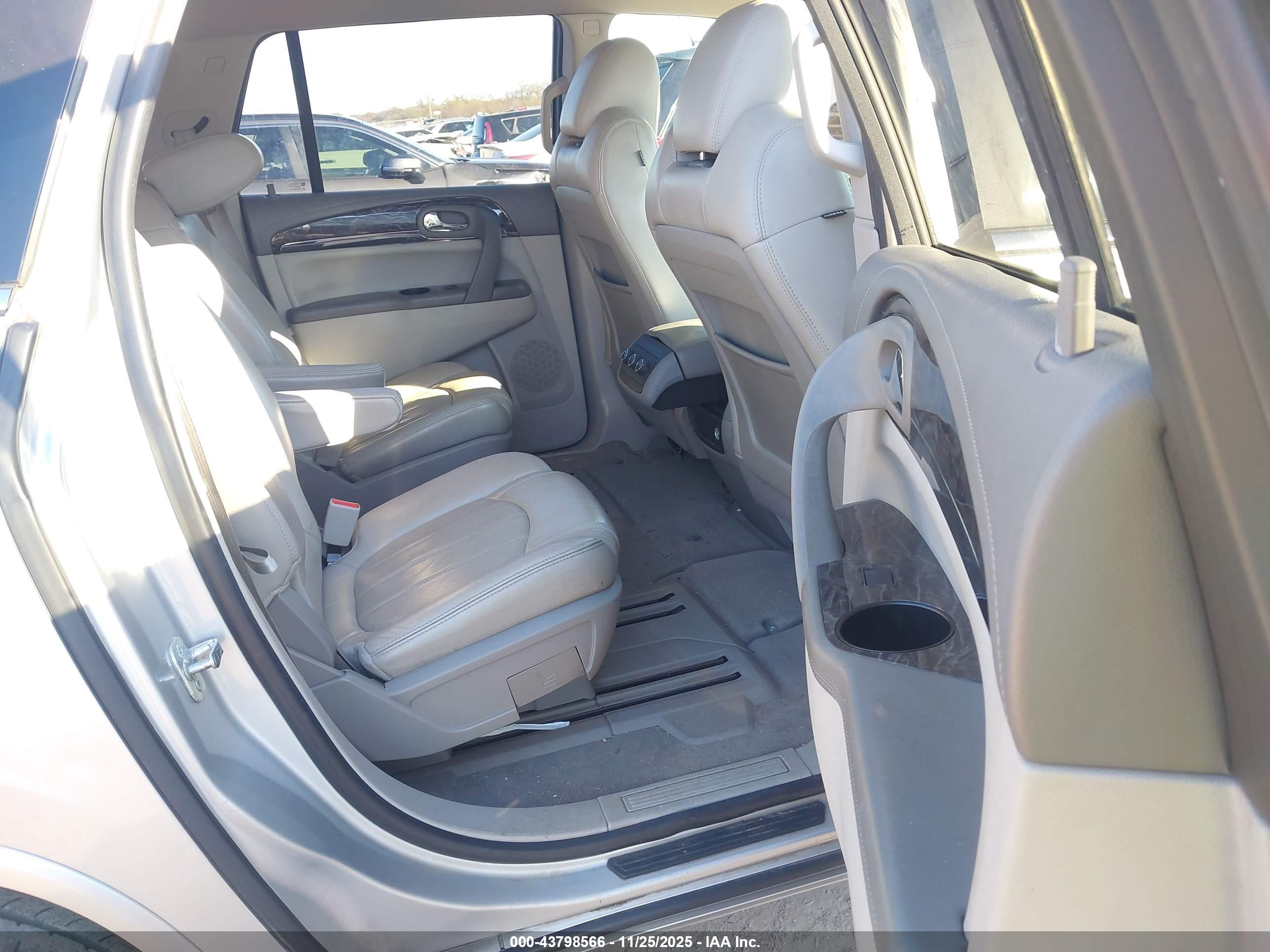 BUICK ENCLAVE image 8
