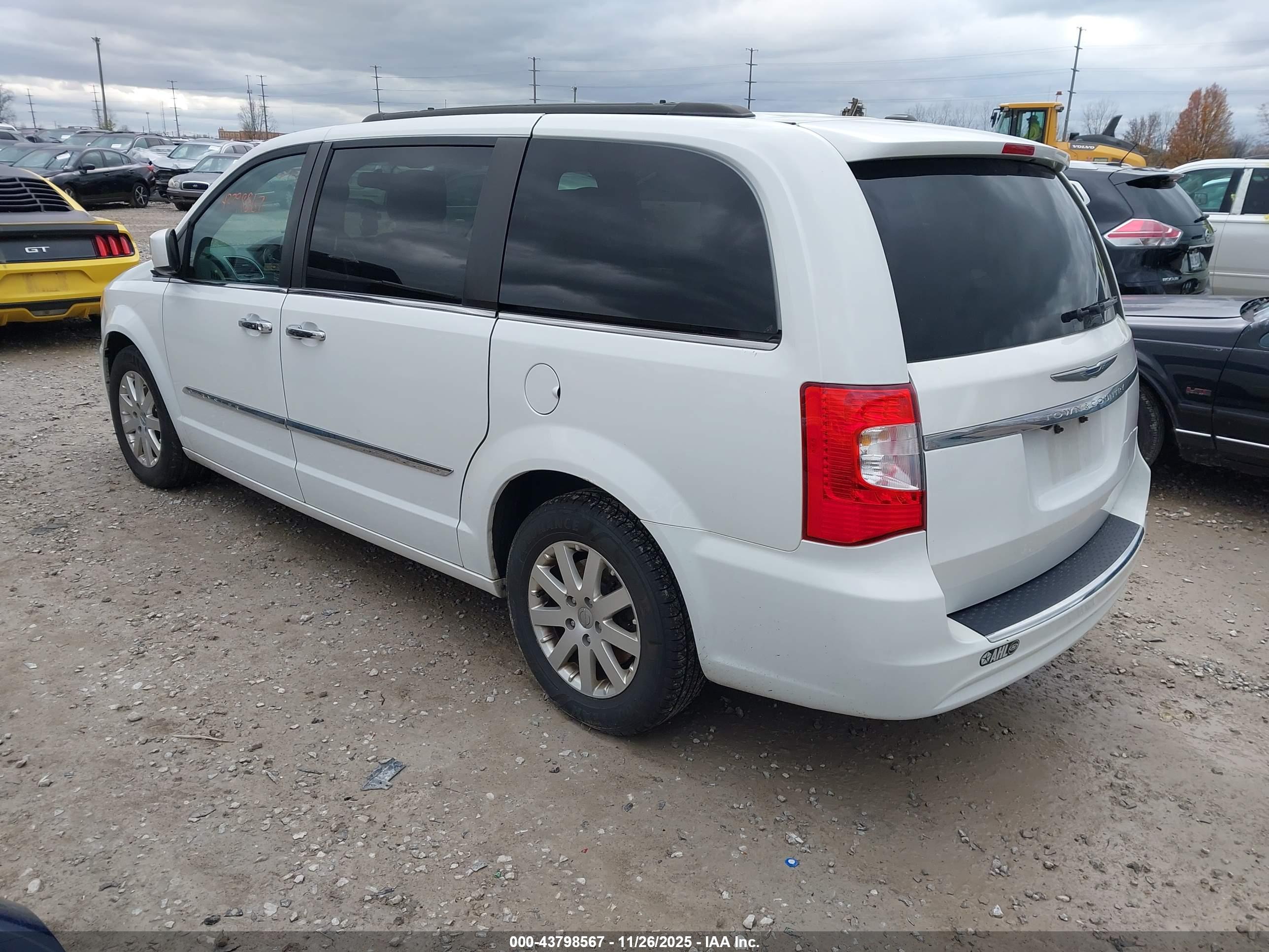 CHRYSLER TOWN image 3