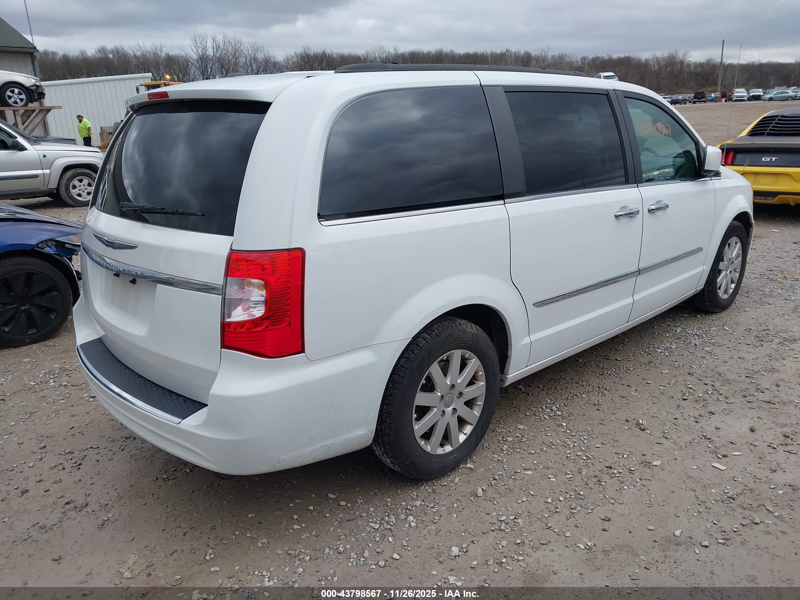 CHRYSLER TOWN image 4
