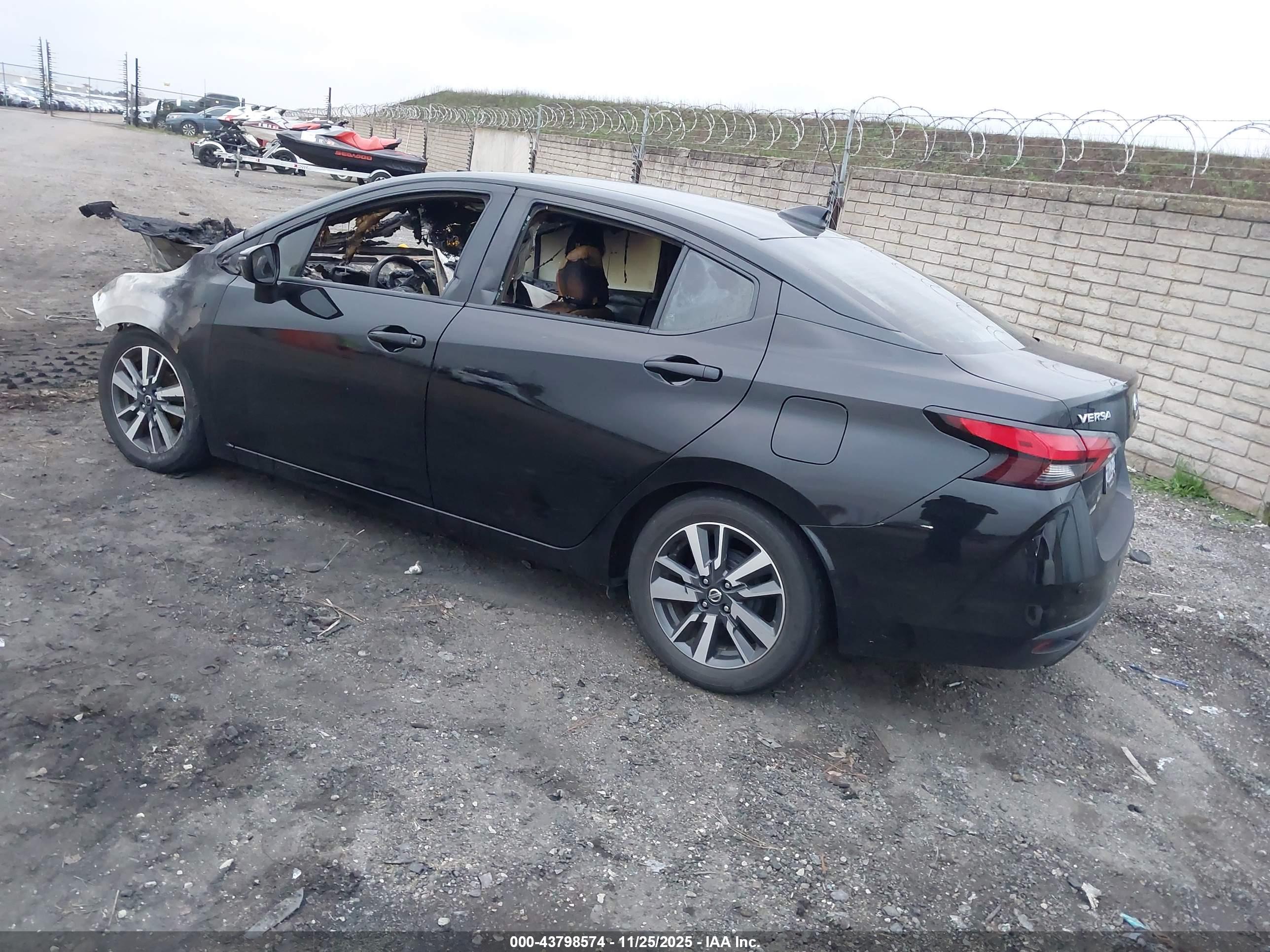 NISSAN VERSA image 3