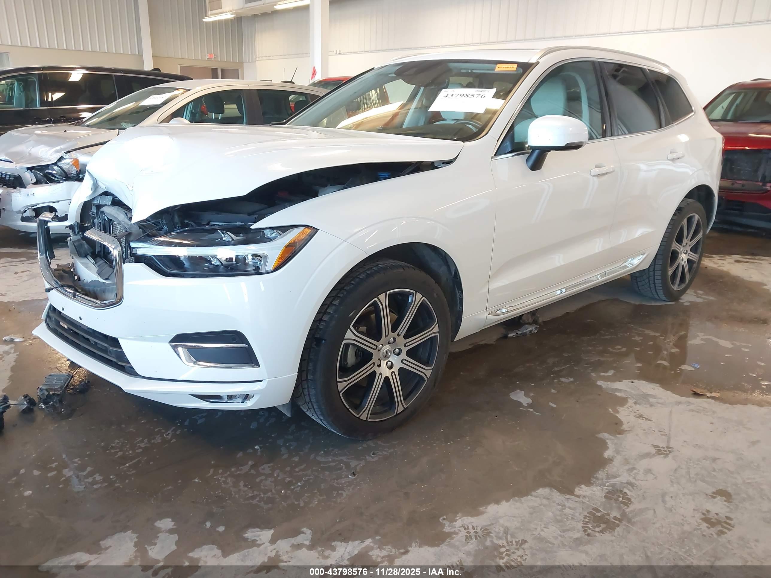 VOLVO XC60 image 2