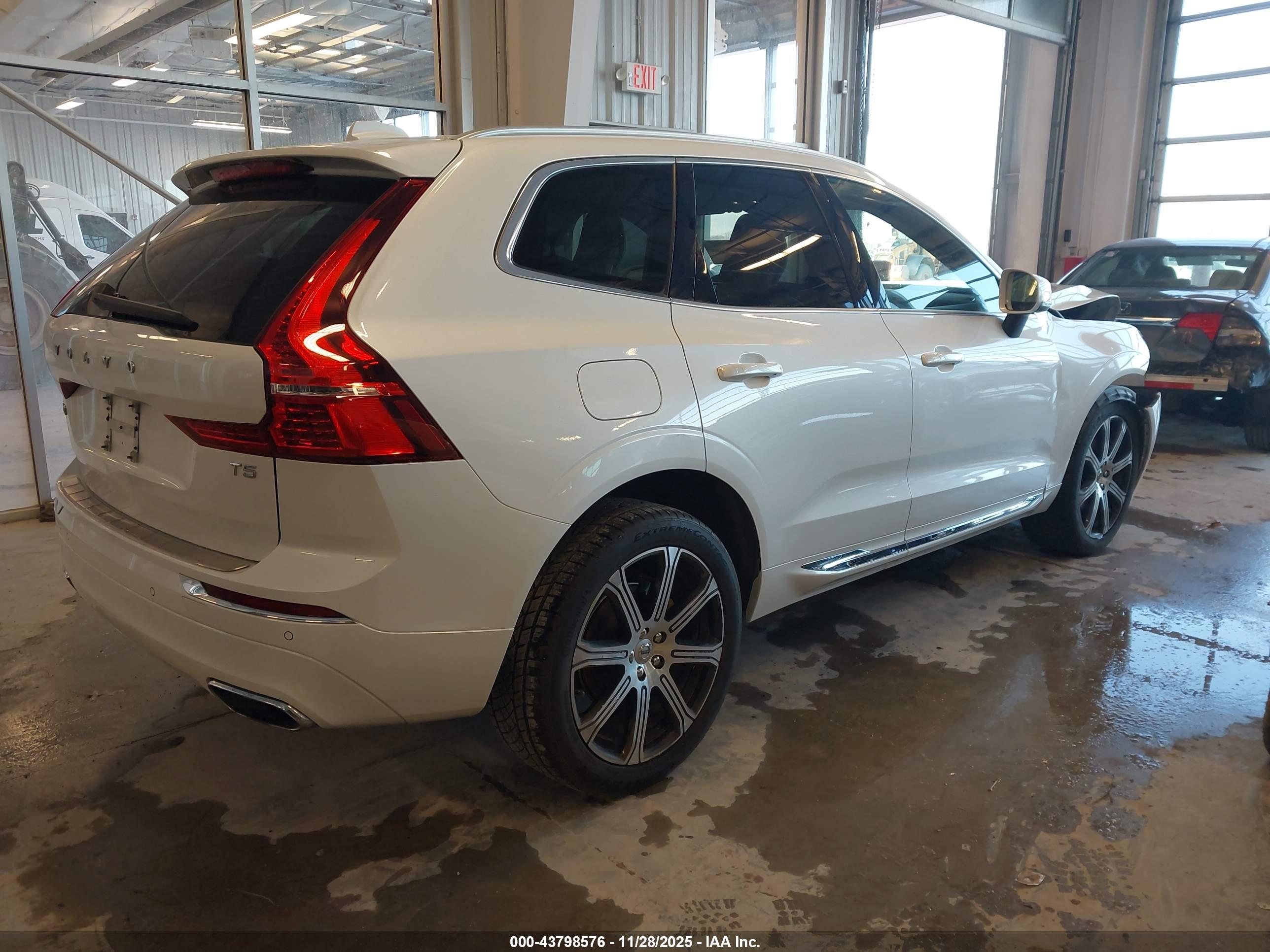 VOLVO XC60 image 4