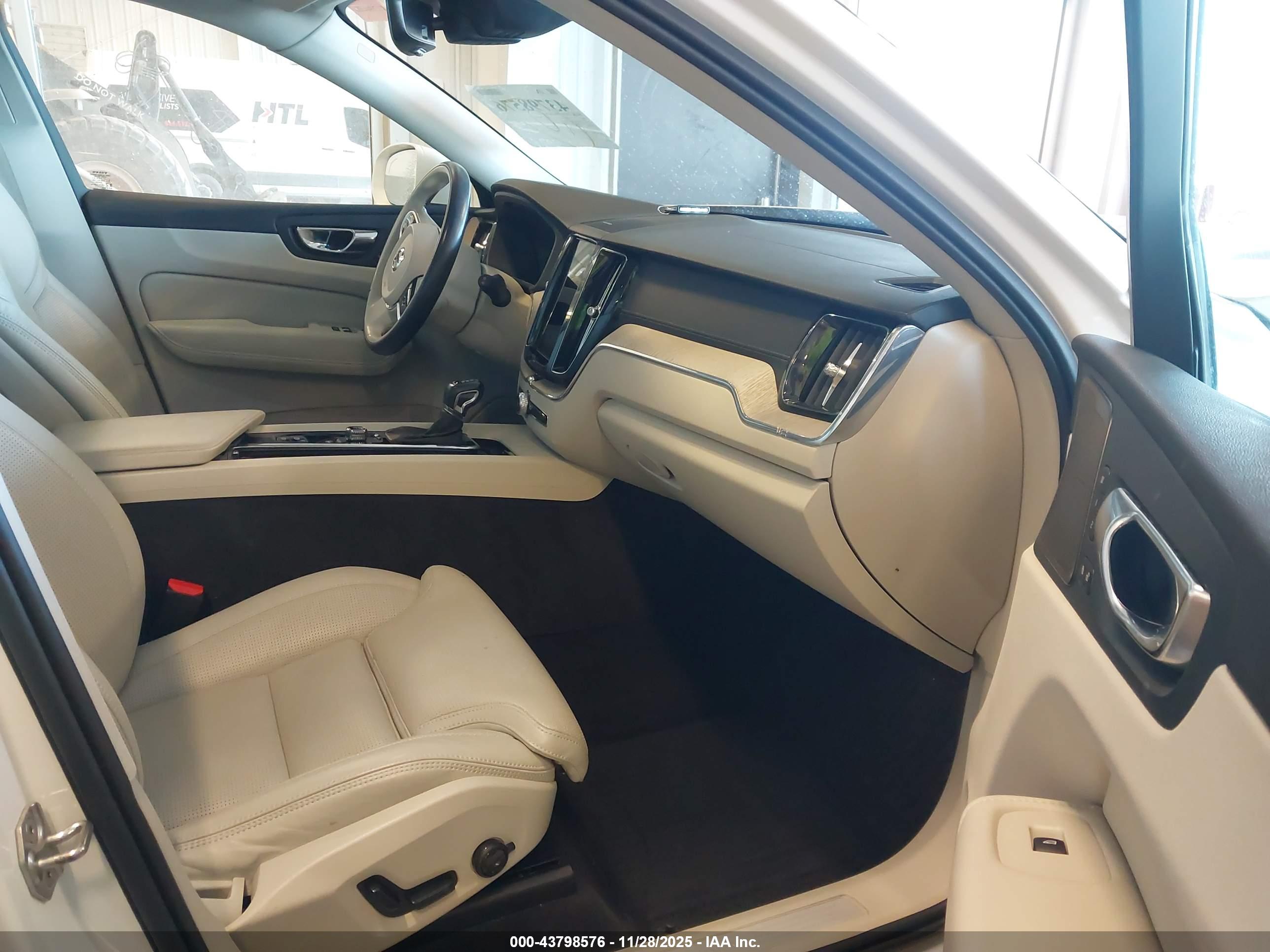 VOLVO XC60 image 5