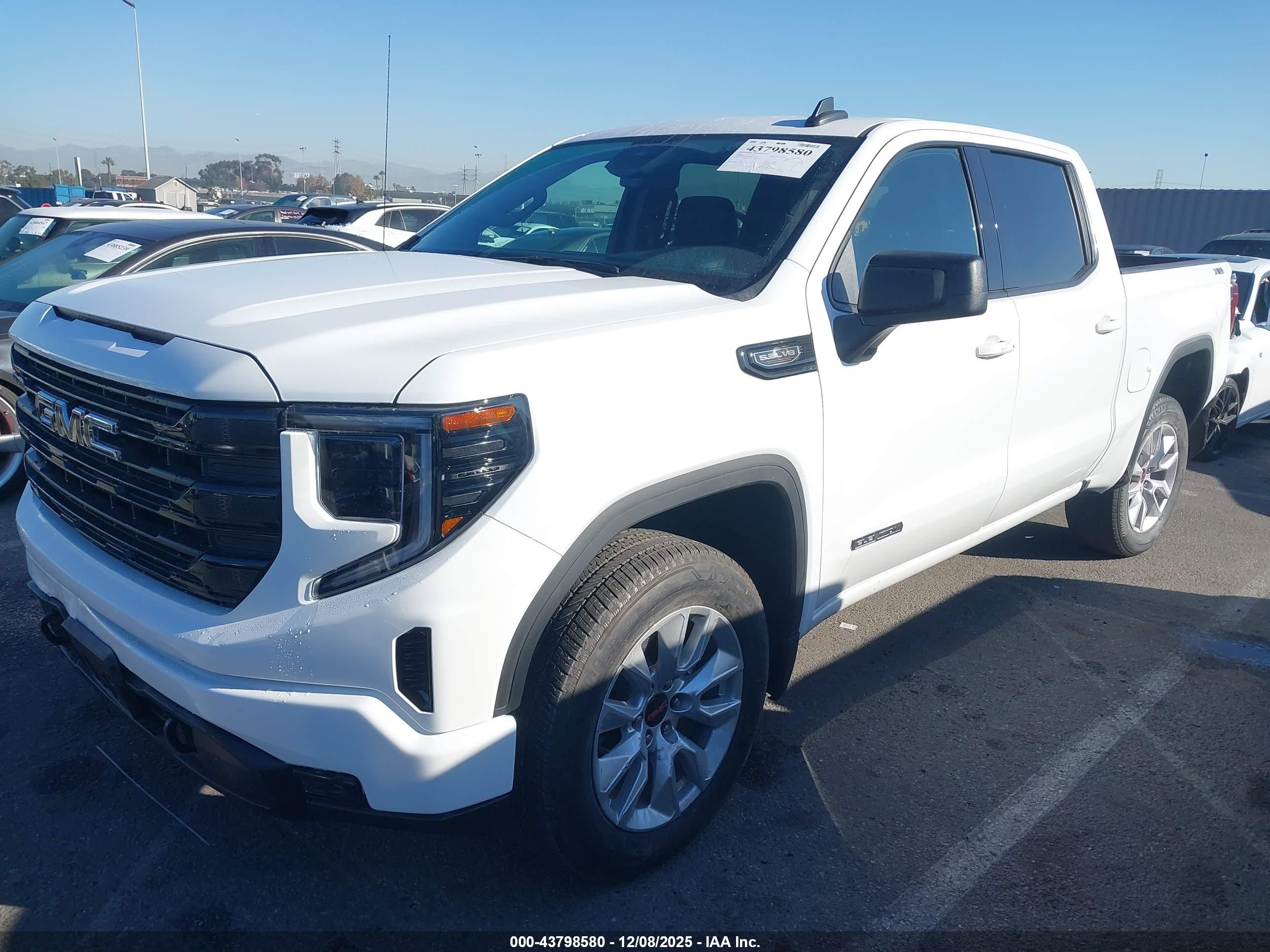 GMC SIERRA image 2