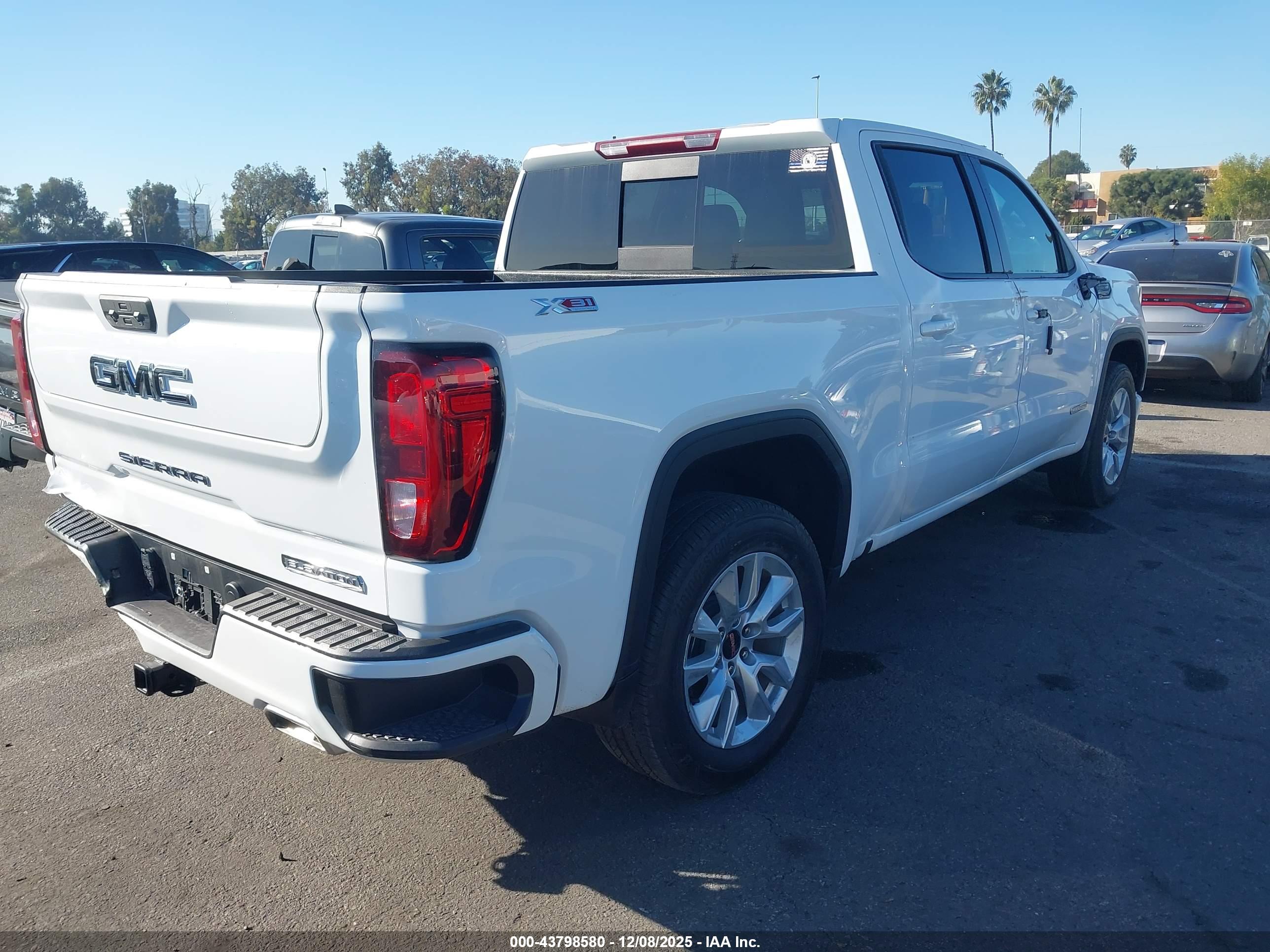 GMC SIERRA image 4