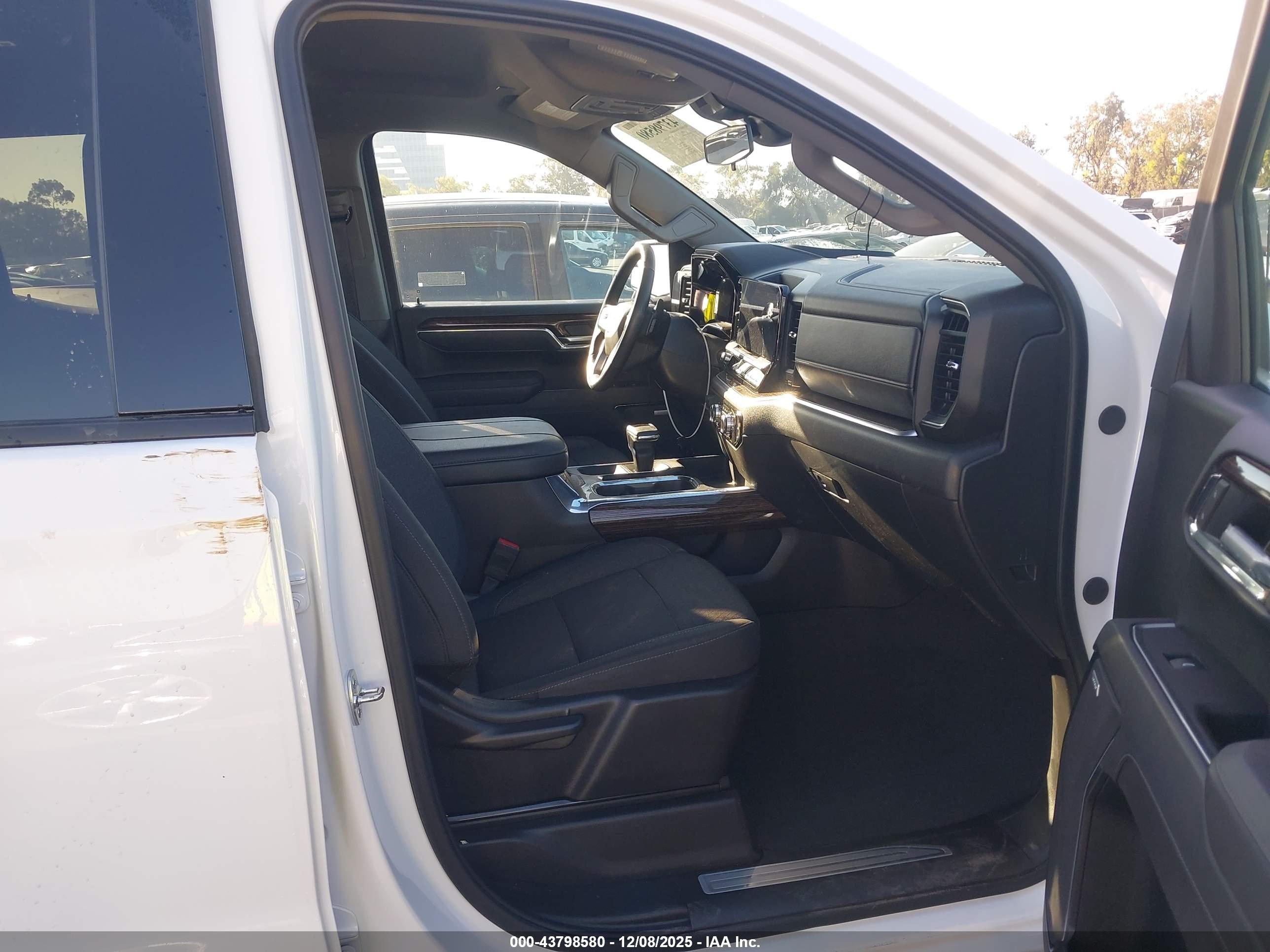 GMC SIERRA image 5