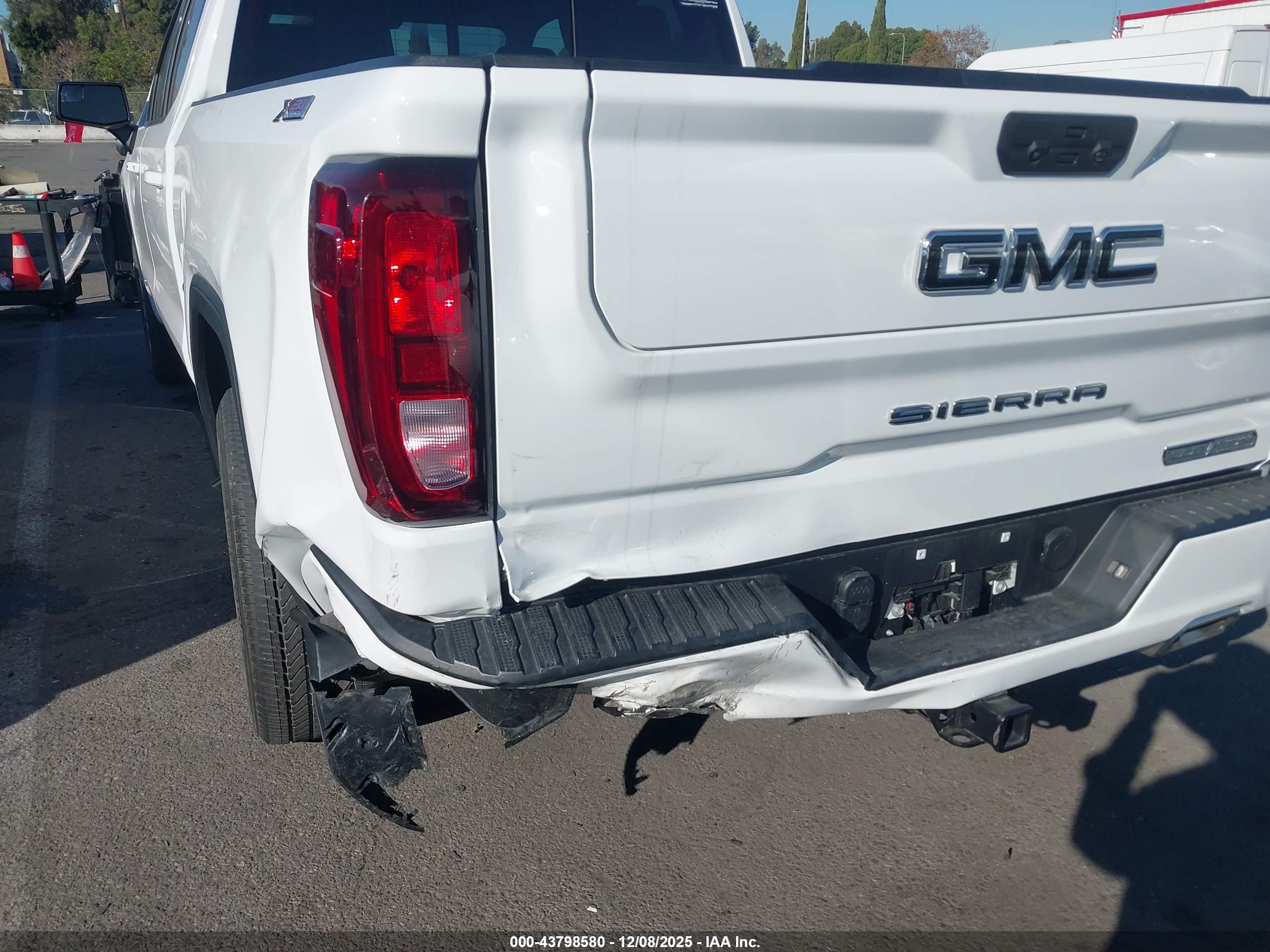 GMC SIERRA image 6