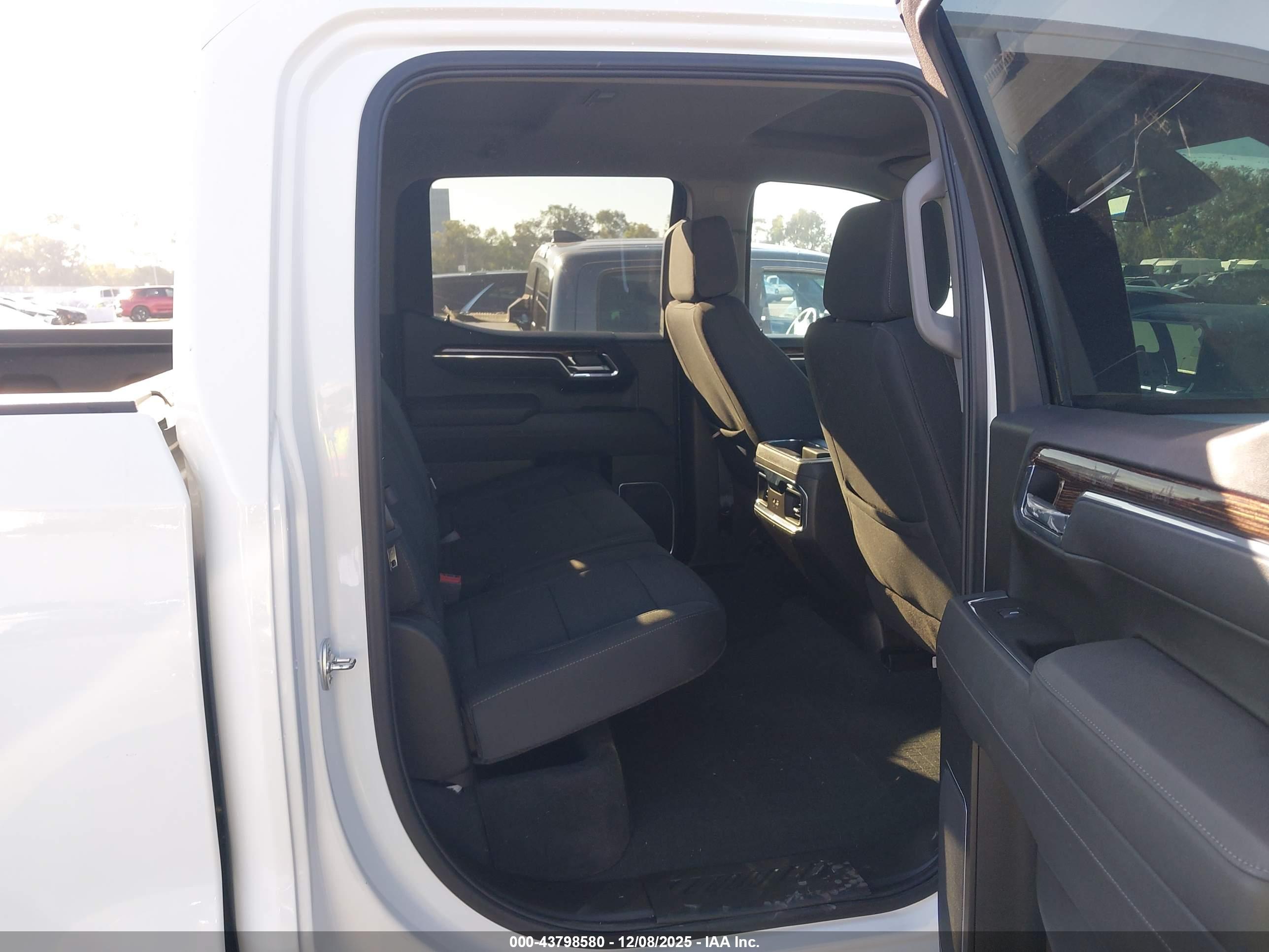 GMC SIERRA image 8