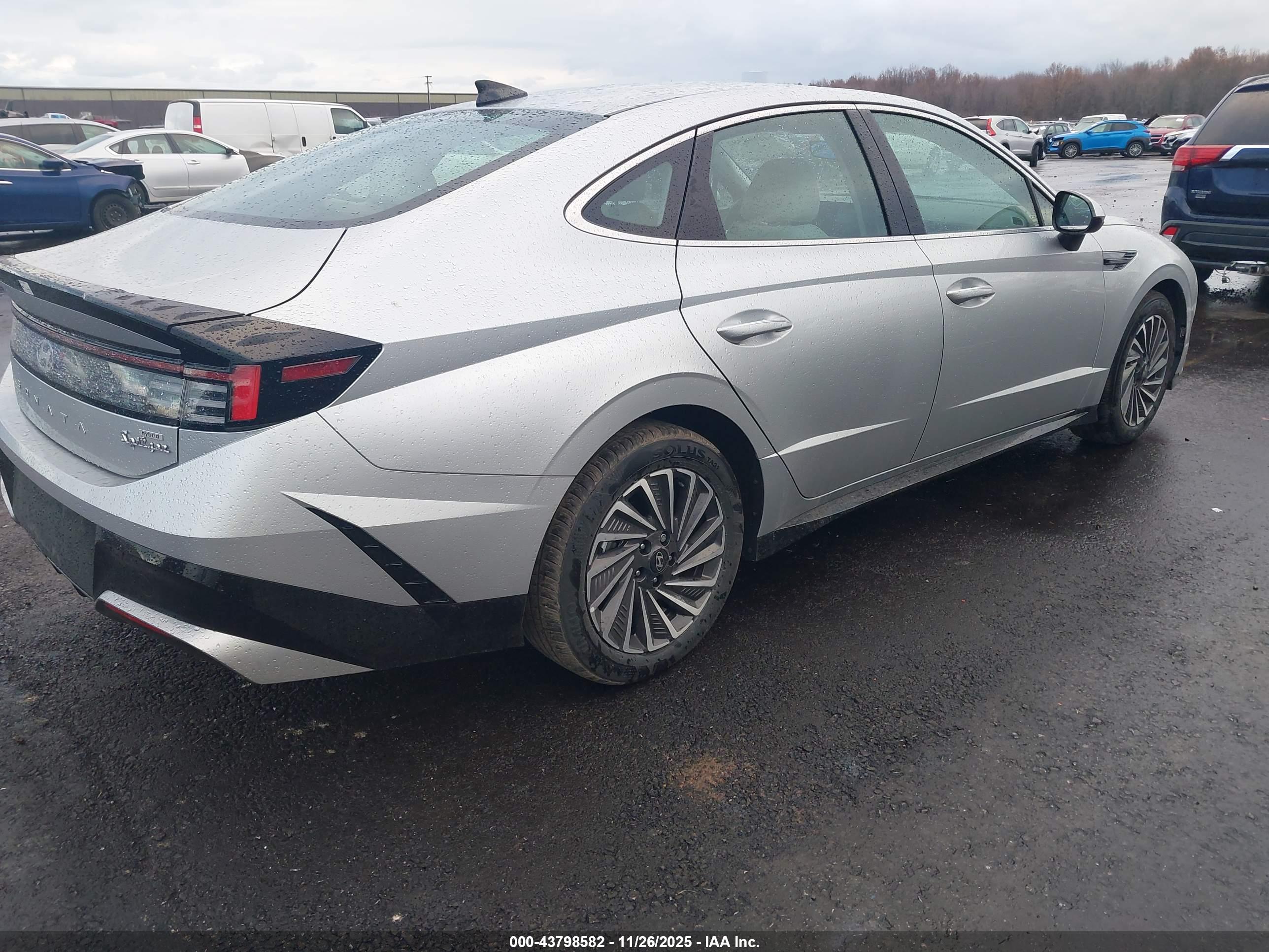 HYUNDAI SONATA image 4