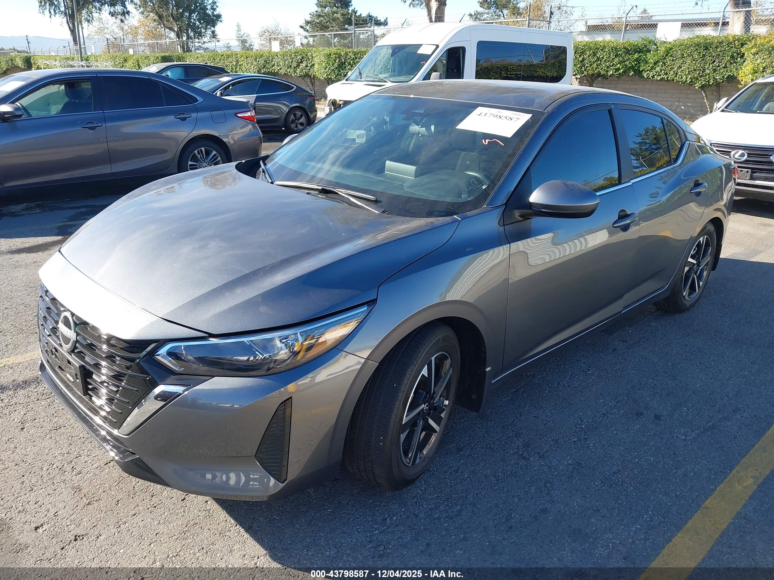 NISSAN SENTRA image 2