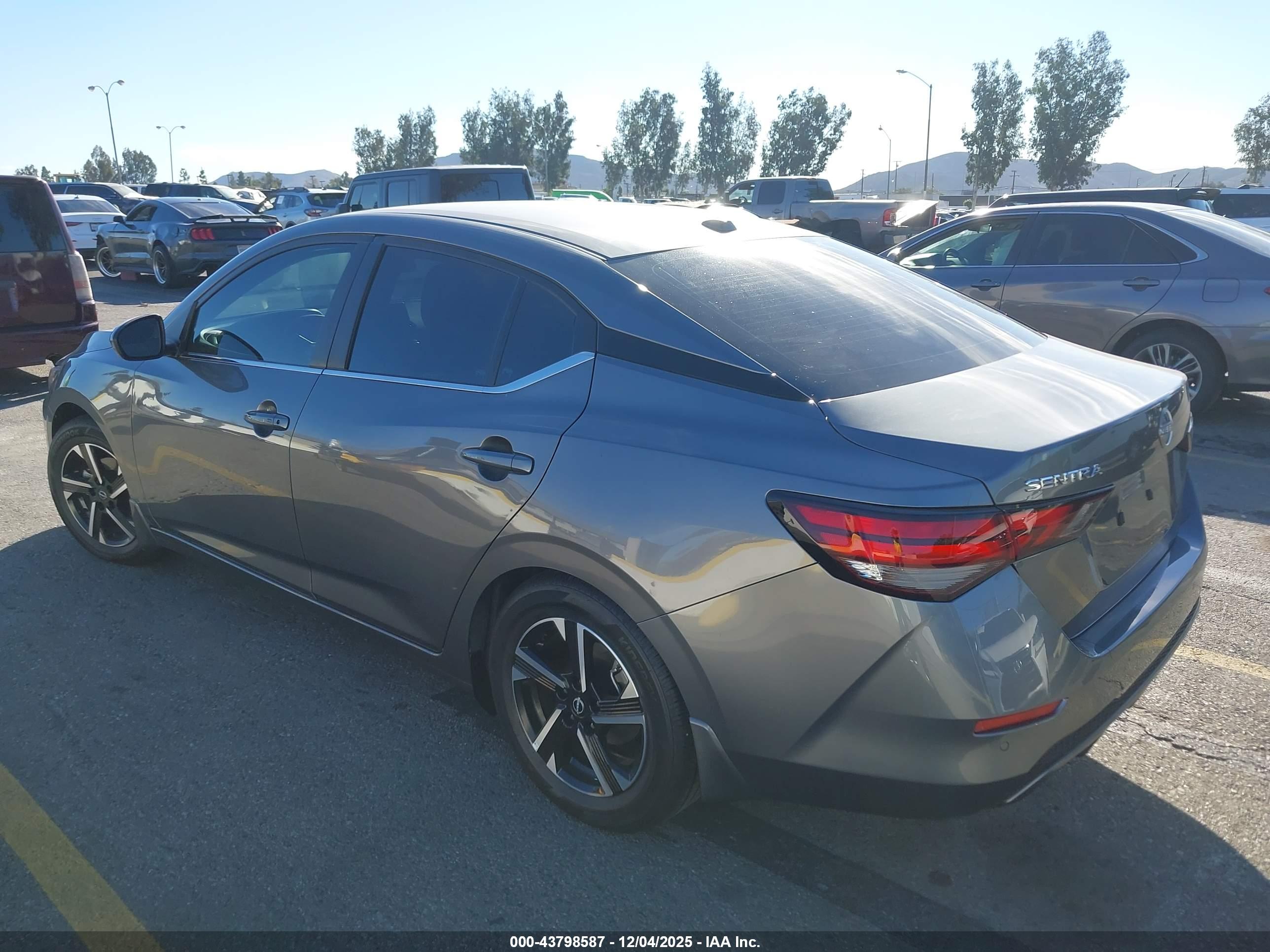 NISSAN SENTRA image 3