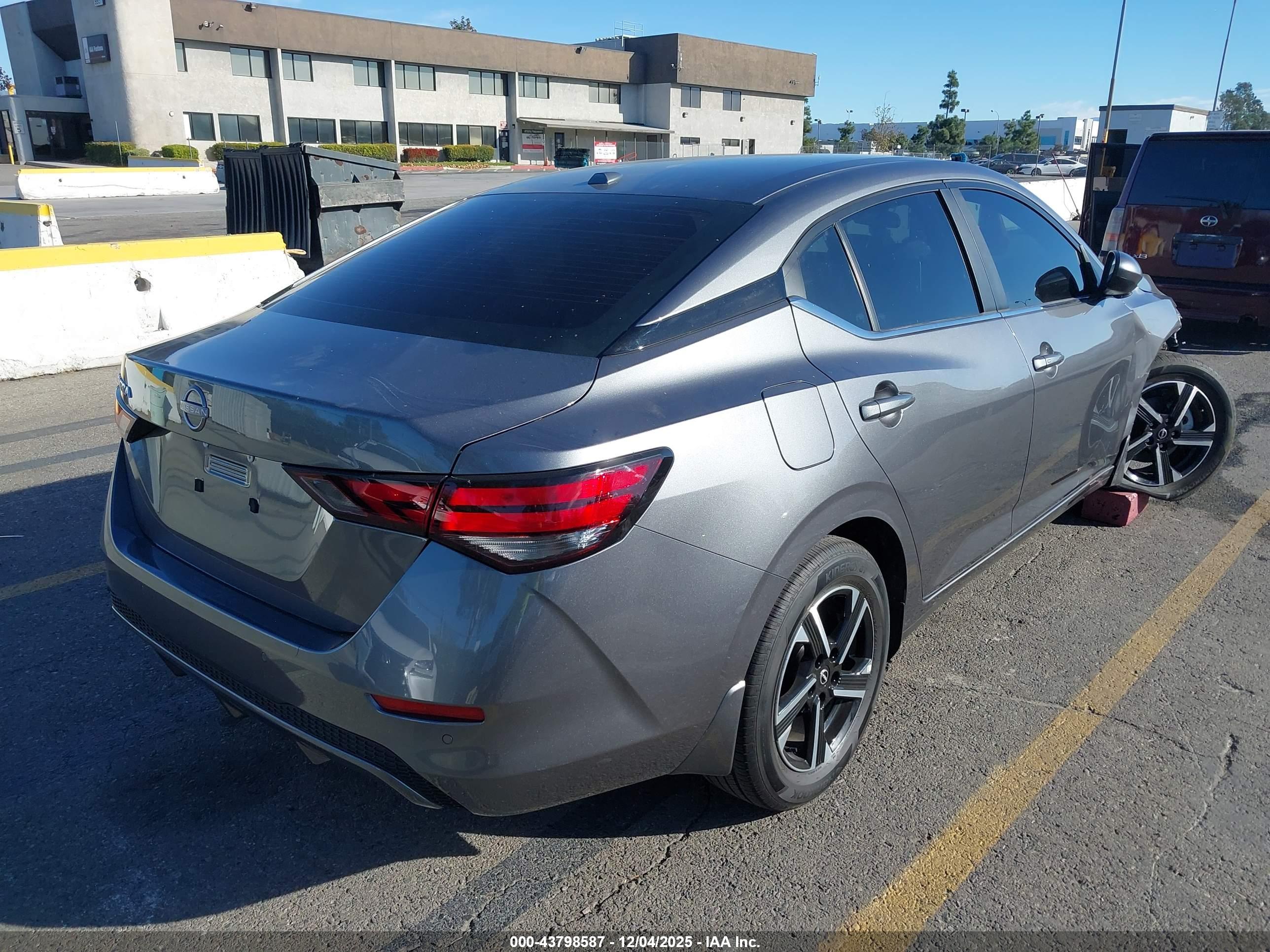 NISSAN SENTRA image 4