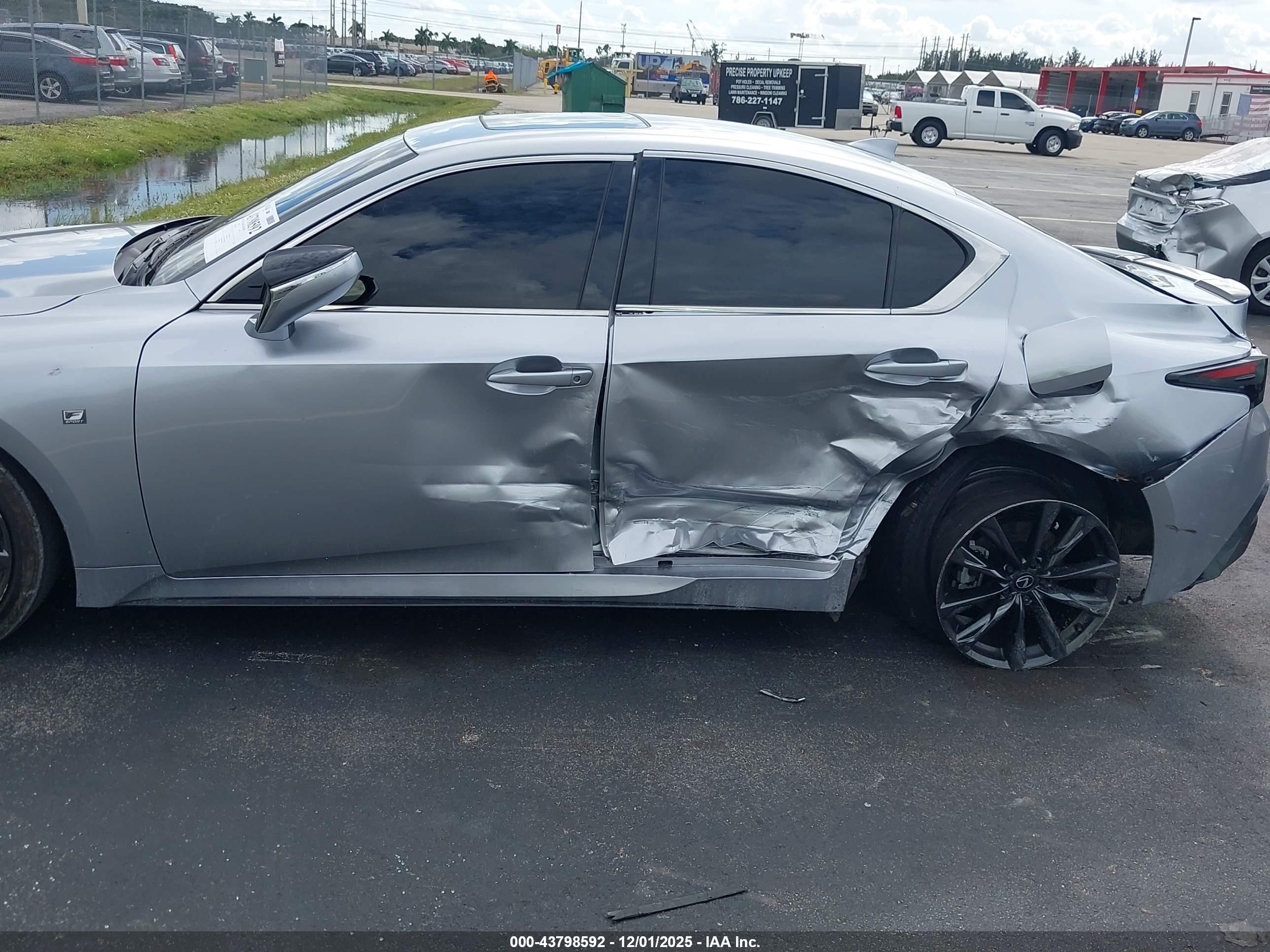 LEXUS IS image 6