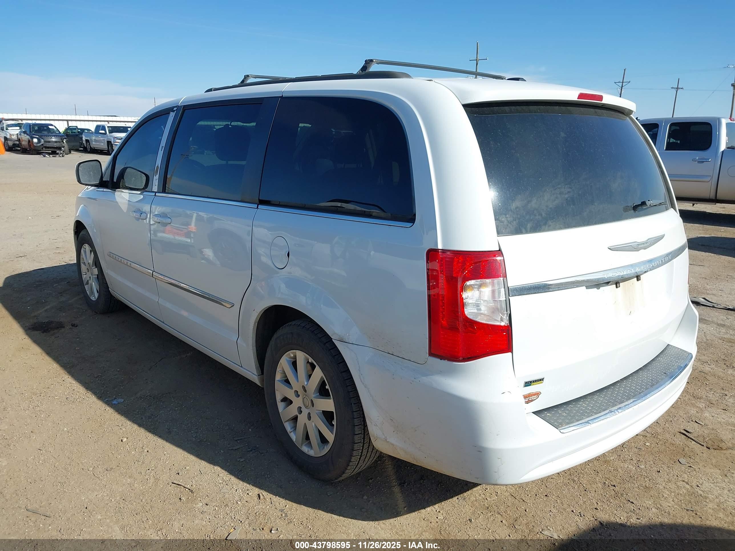 CHRYSLER TOWN image 3