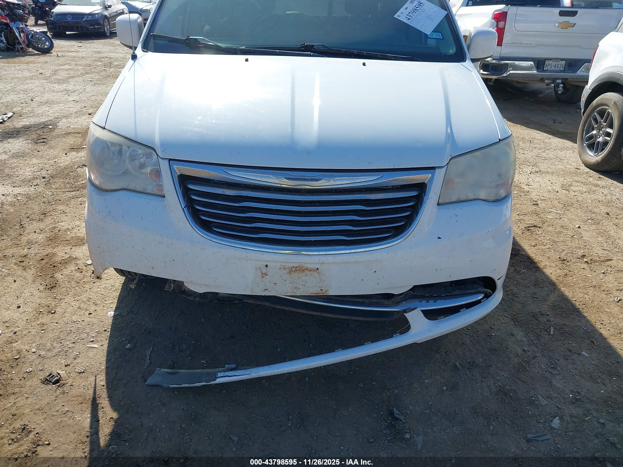 CHRYSLER TOWN image 6