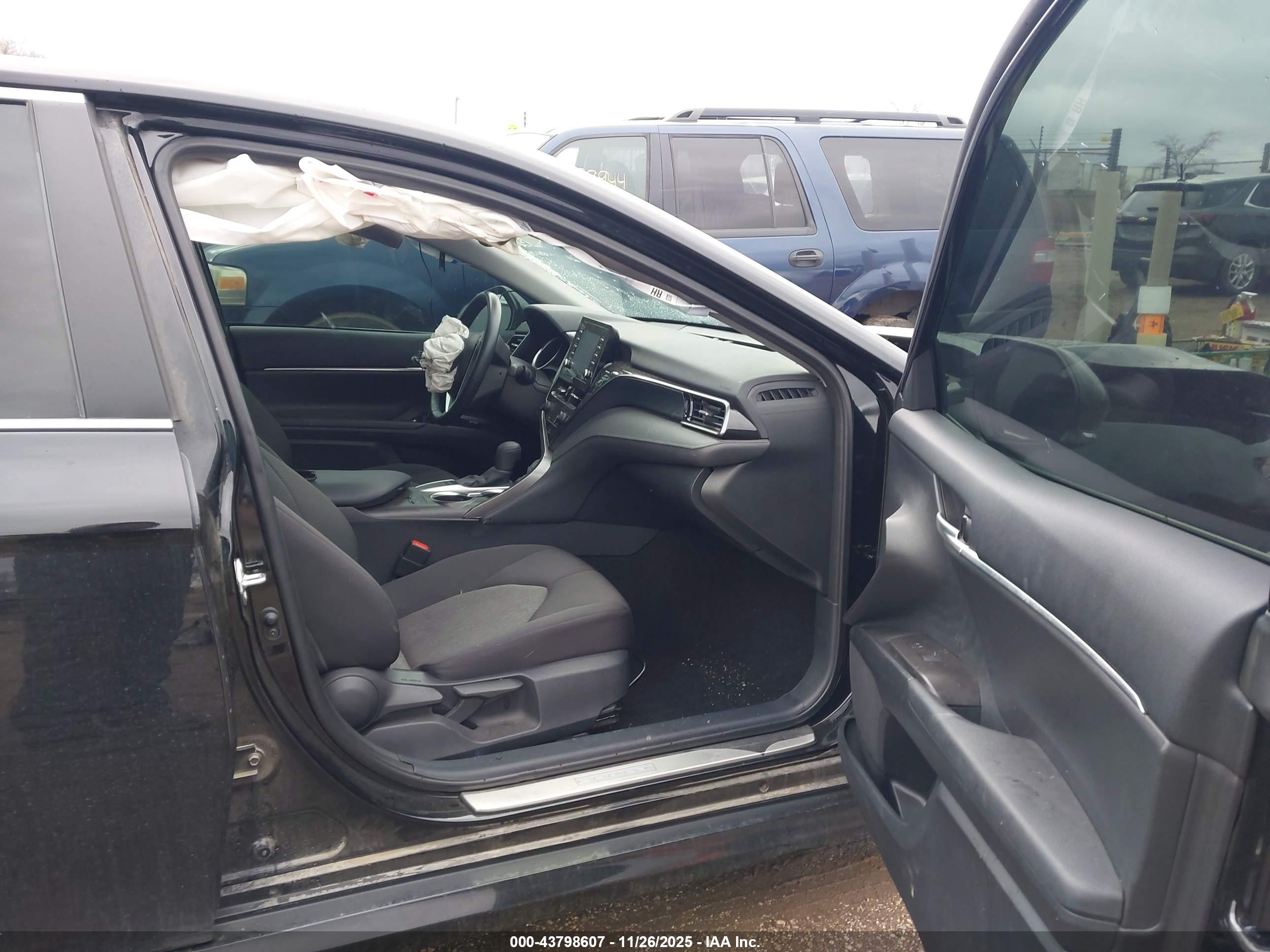 TOYOTA CAMRY image 5