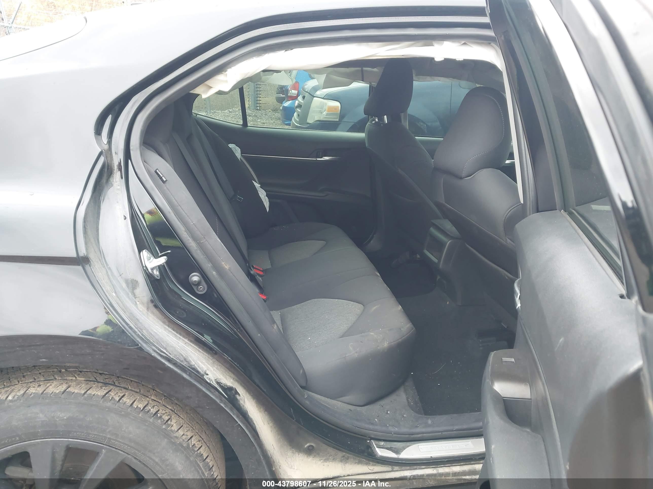 TOYOTA CAMRY image 8
