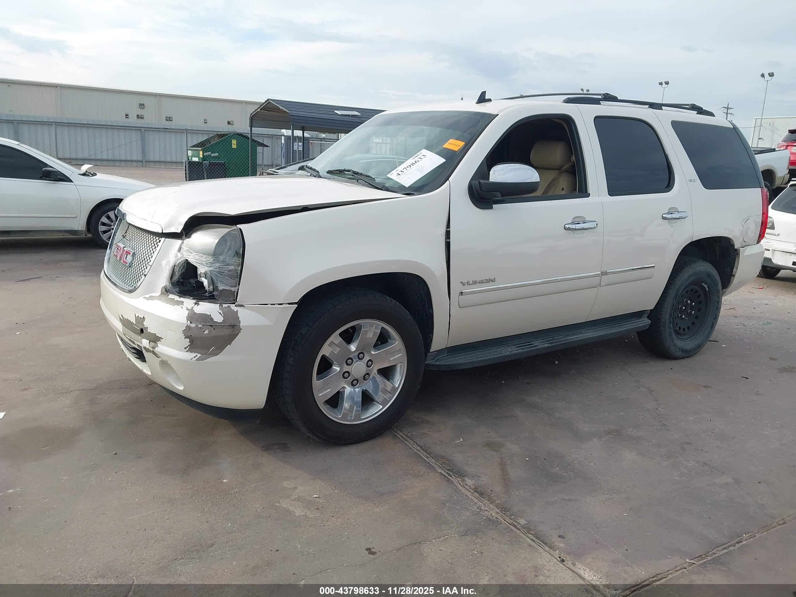 GMC YUKON image 2