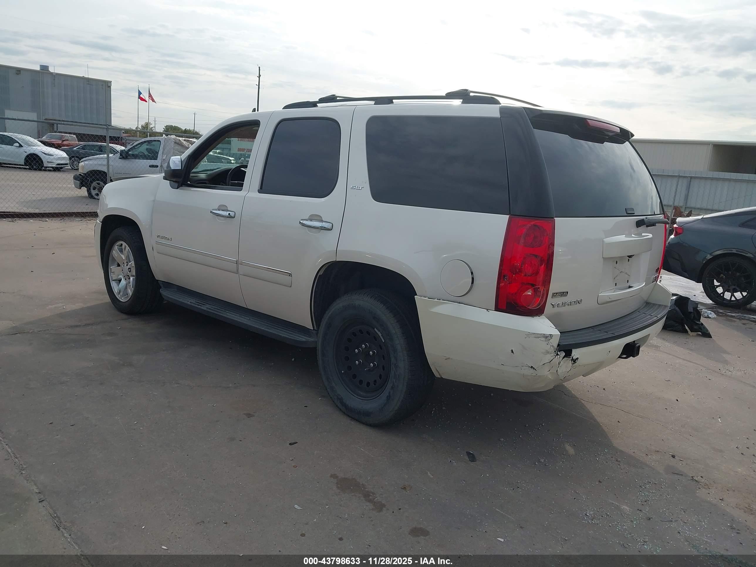 GMC YUKON image 3
