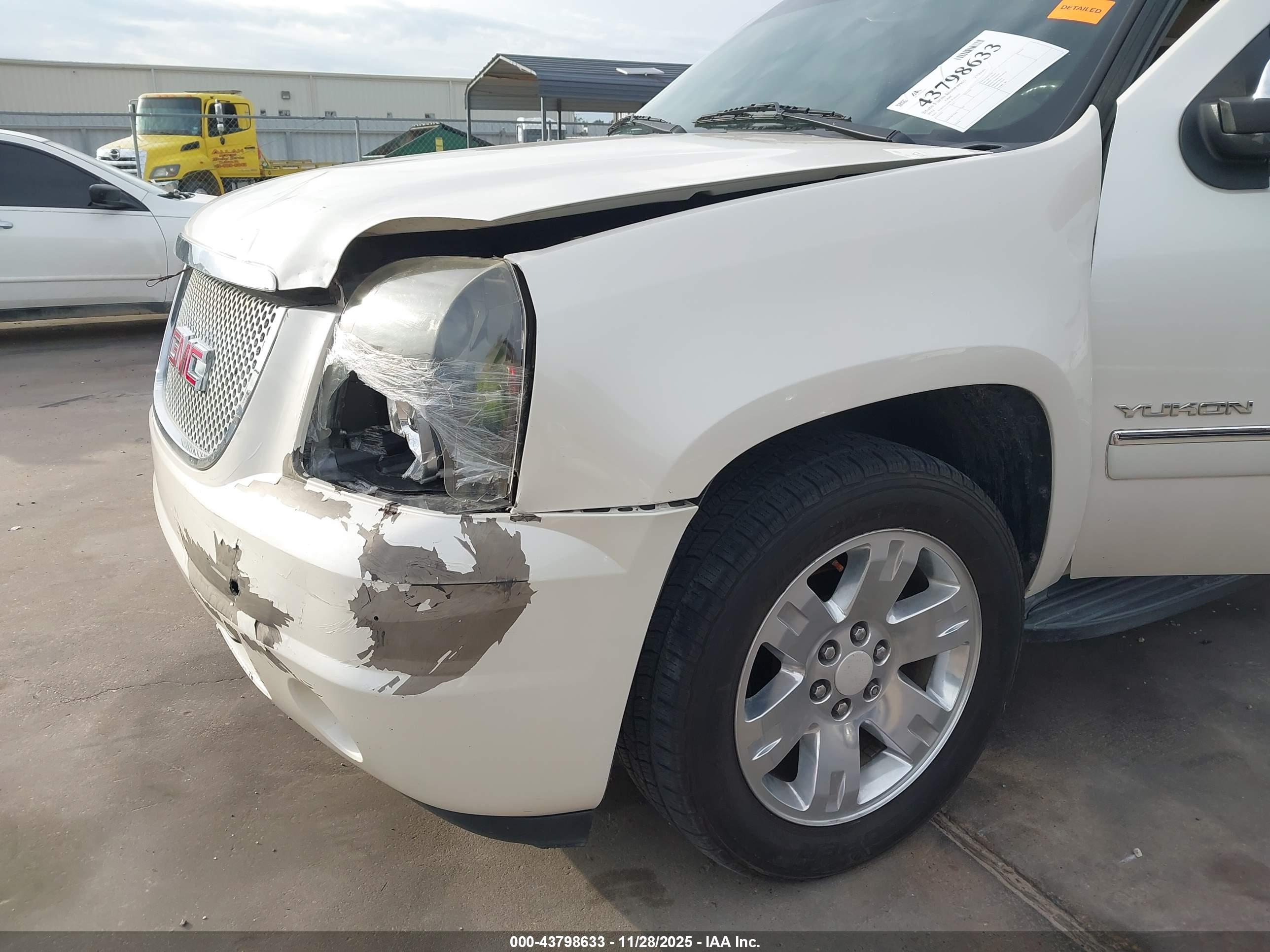 GMC YUKON image 6