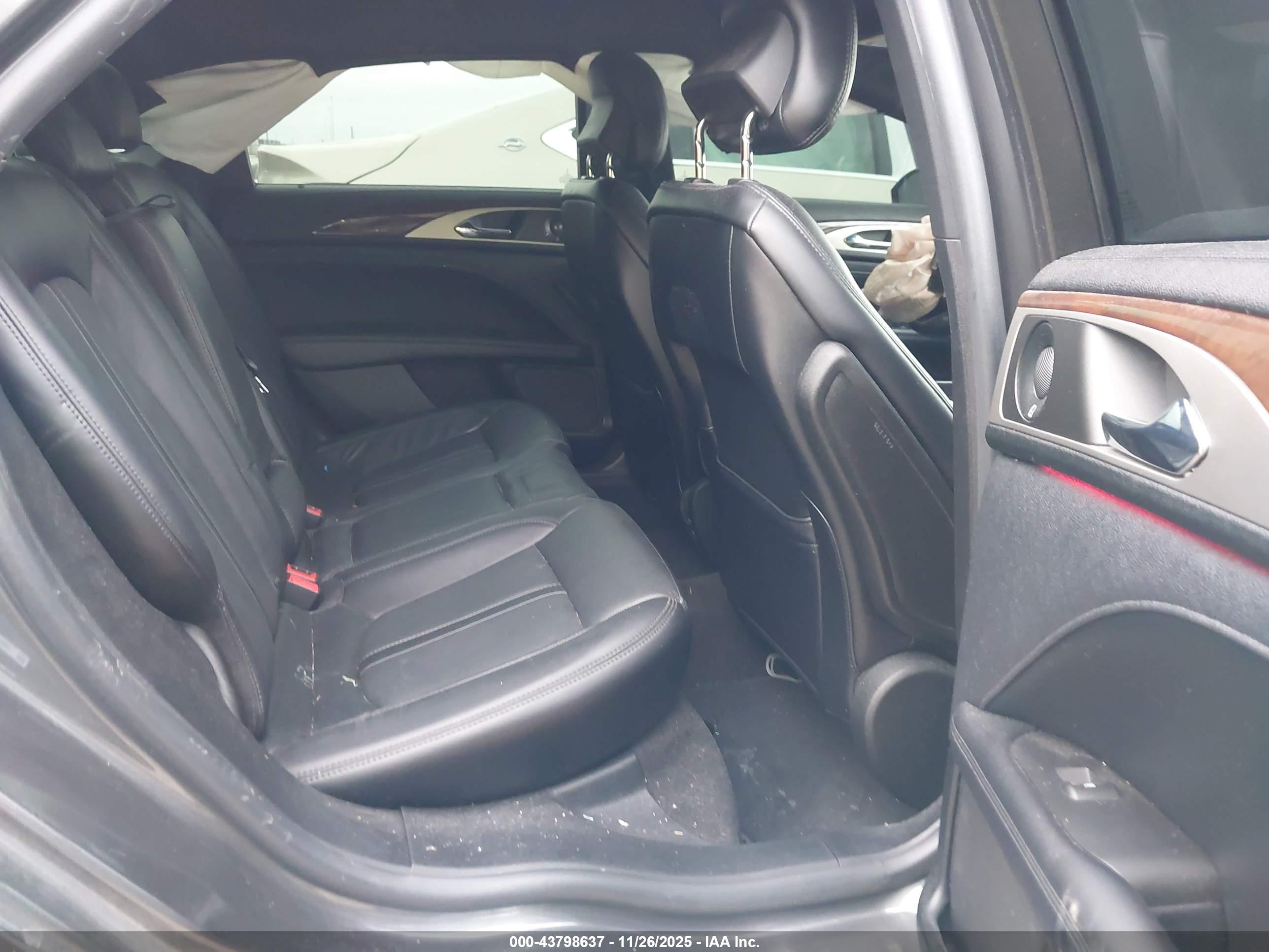 LINCOLN MKZ image 8