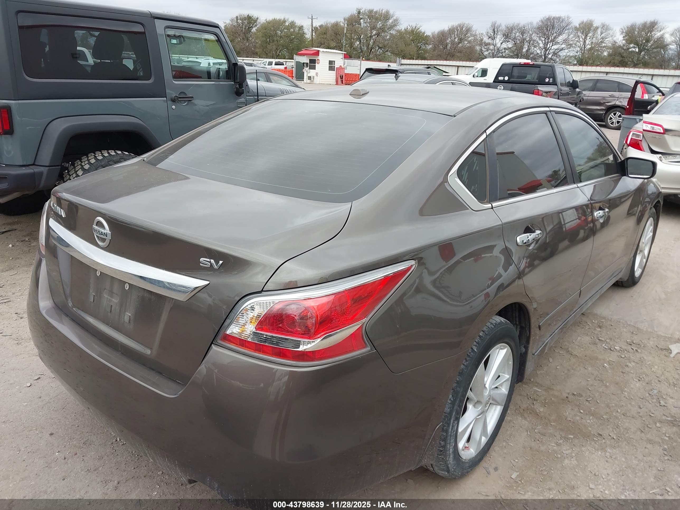 NISSAN ALTIMA image 4