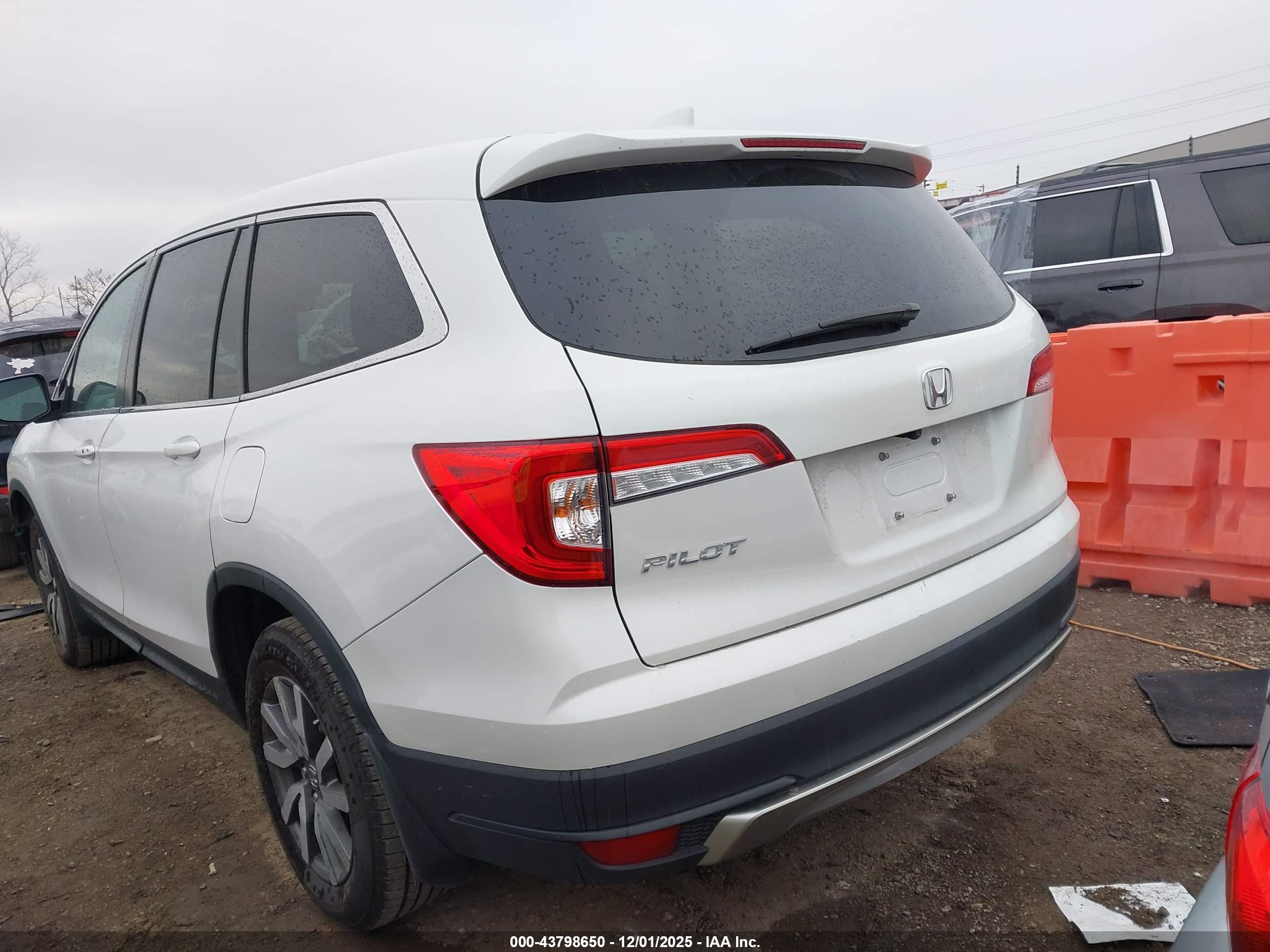 HONDA PILOT image 3