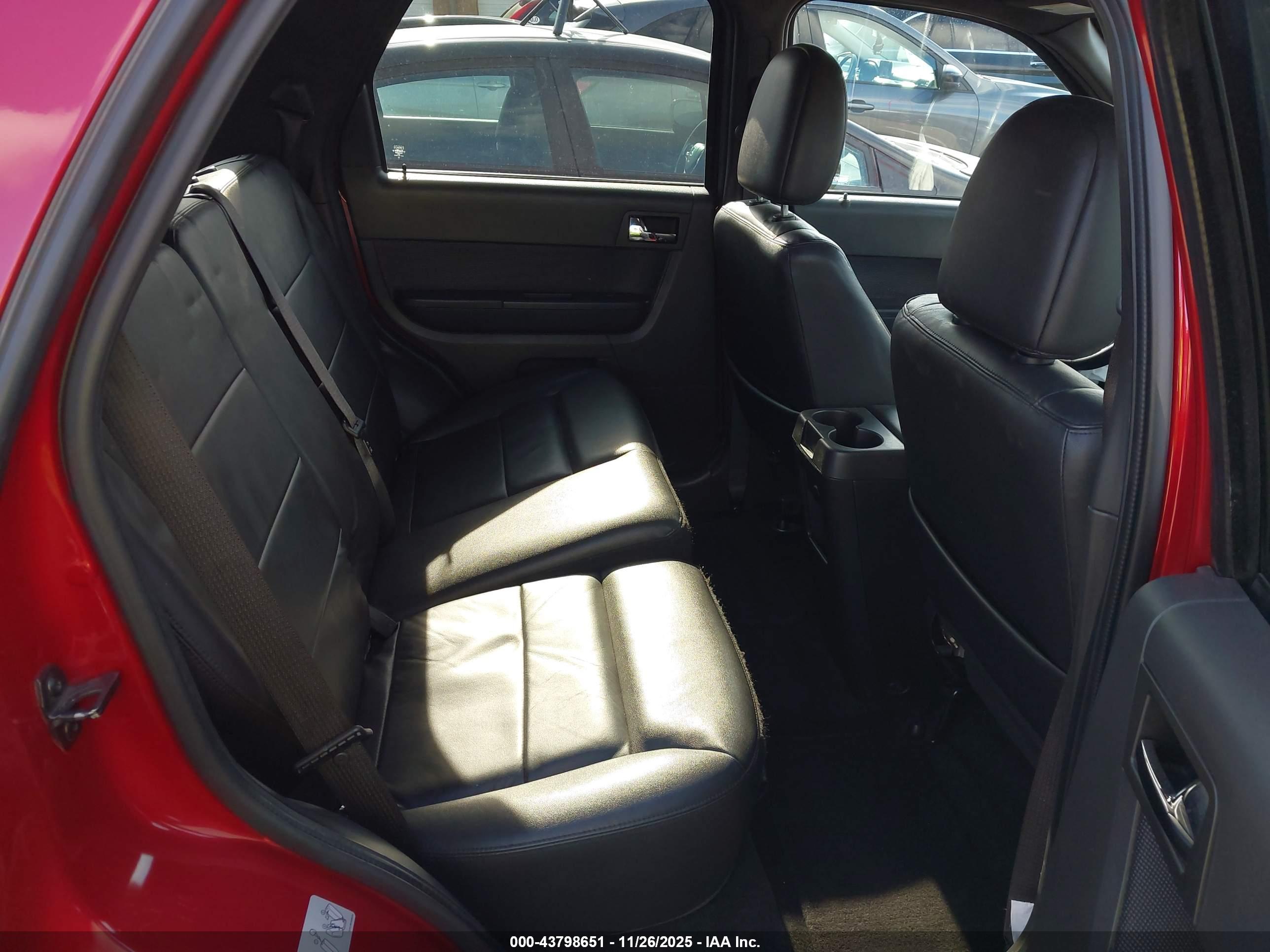 FORD ESCAPE image 8