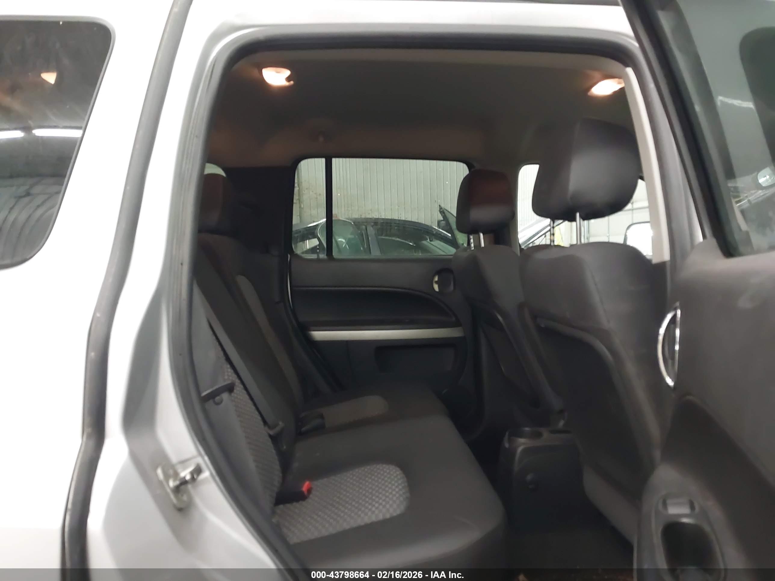 CHEVROLET HHR image 8