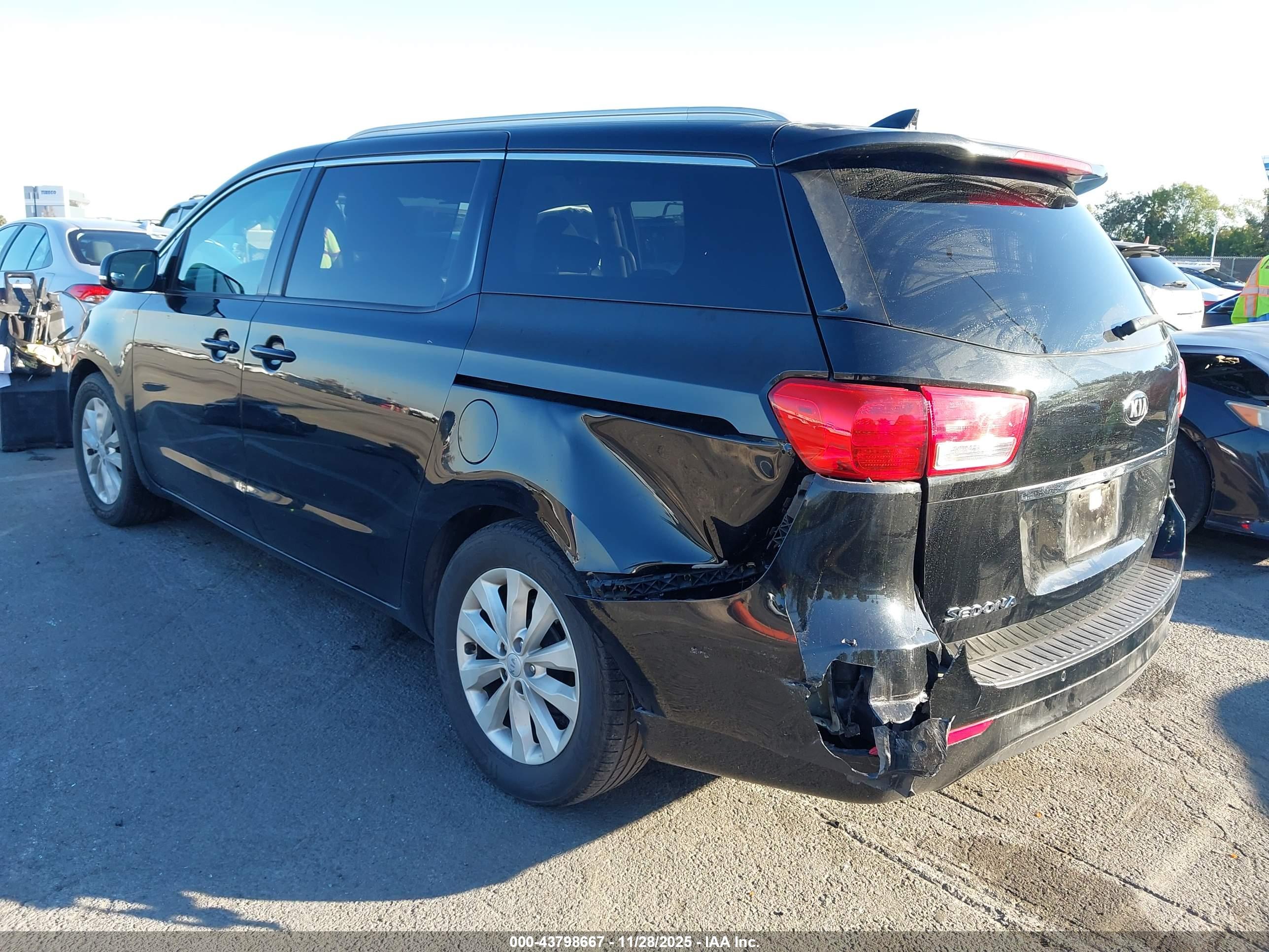 KIA SEDONA image 3