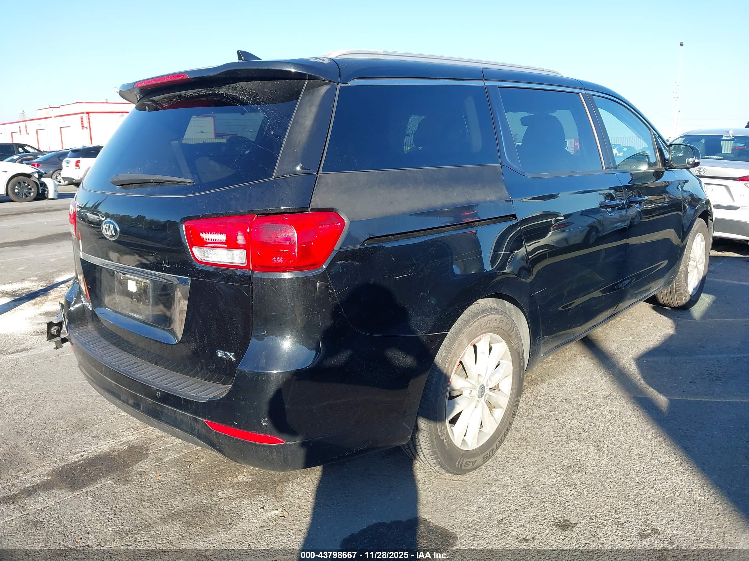 KIA SEDONA image 4