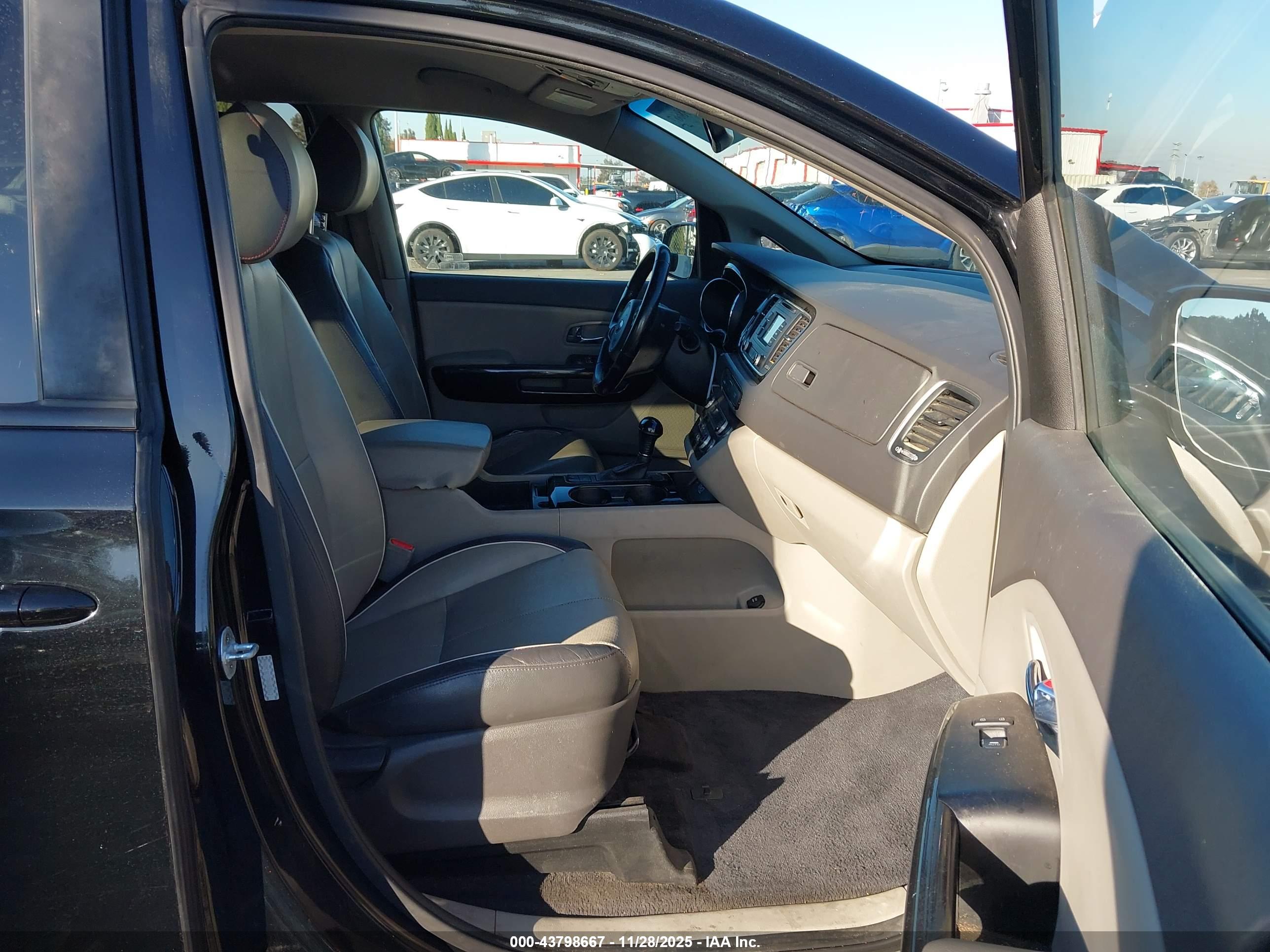 KIA SEDONA image 5