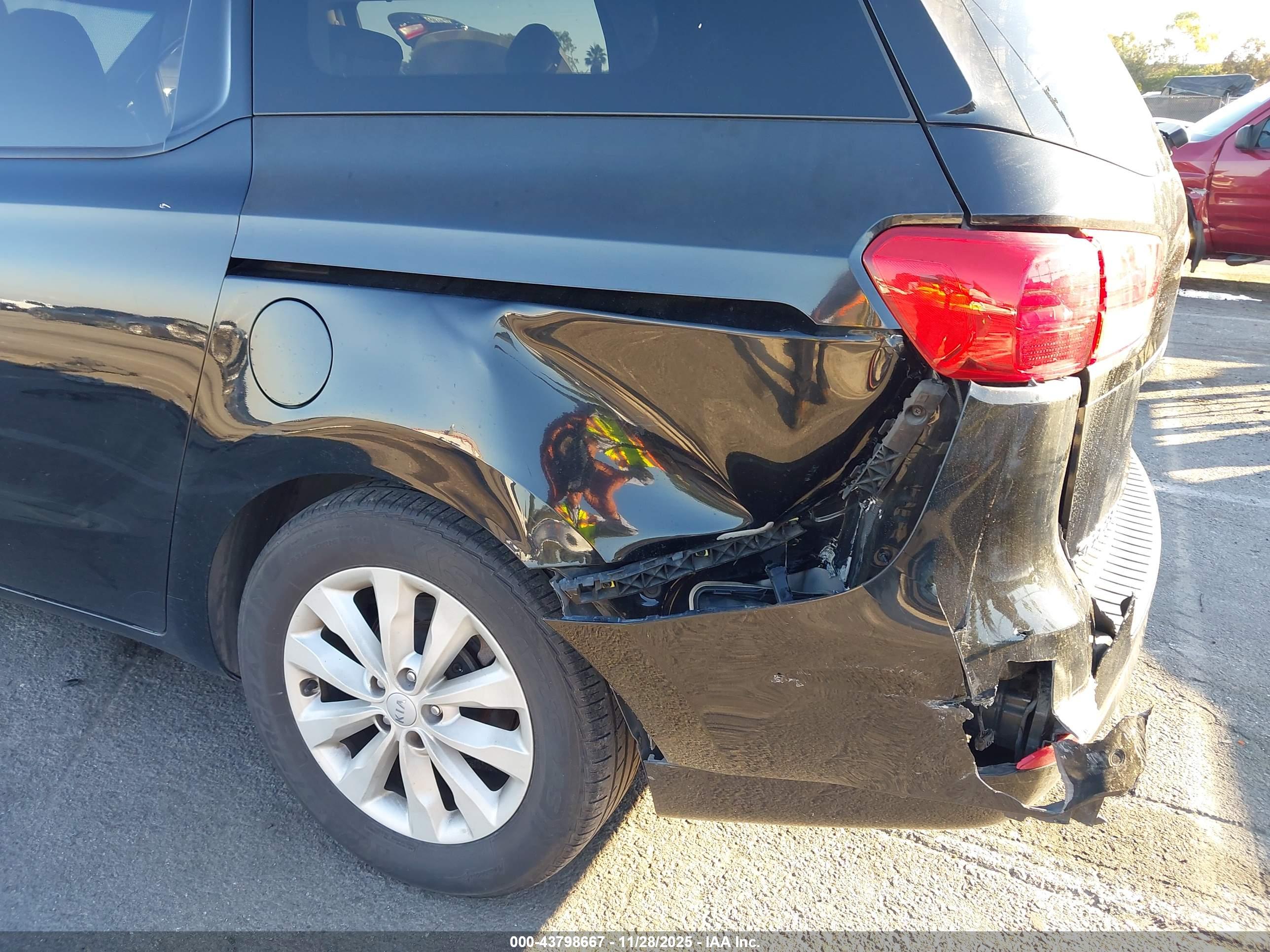 KIA SEDONA image 6