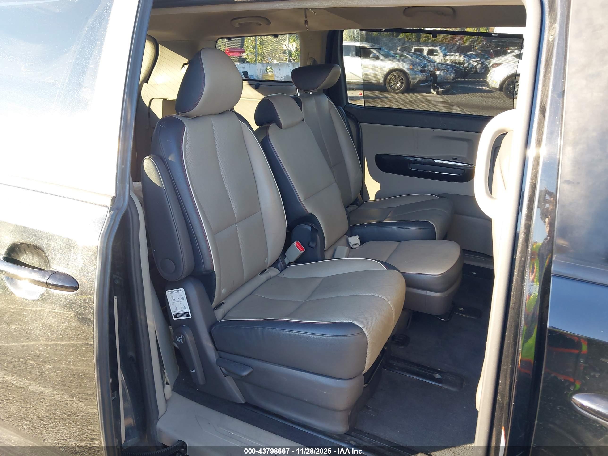 KIA SEDONA image 8