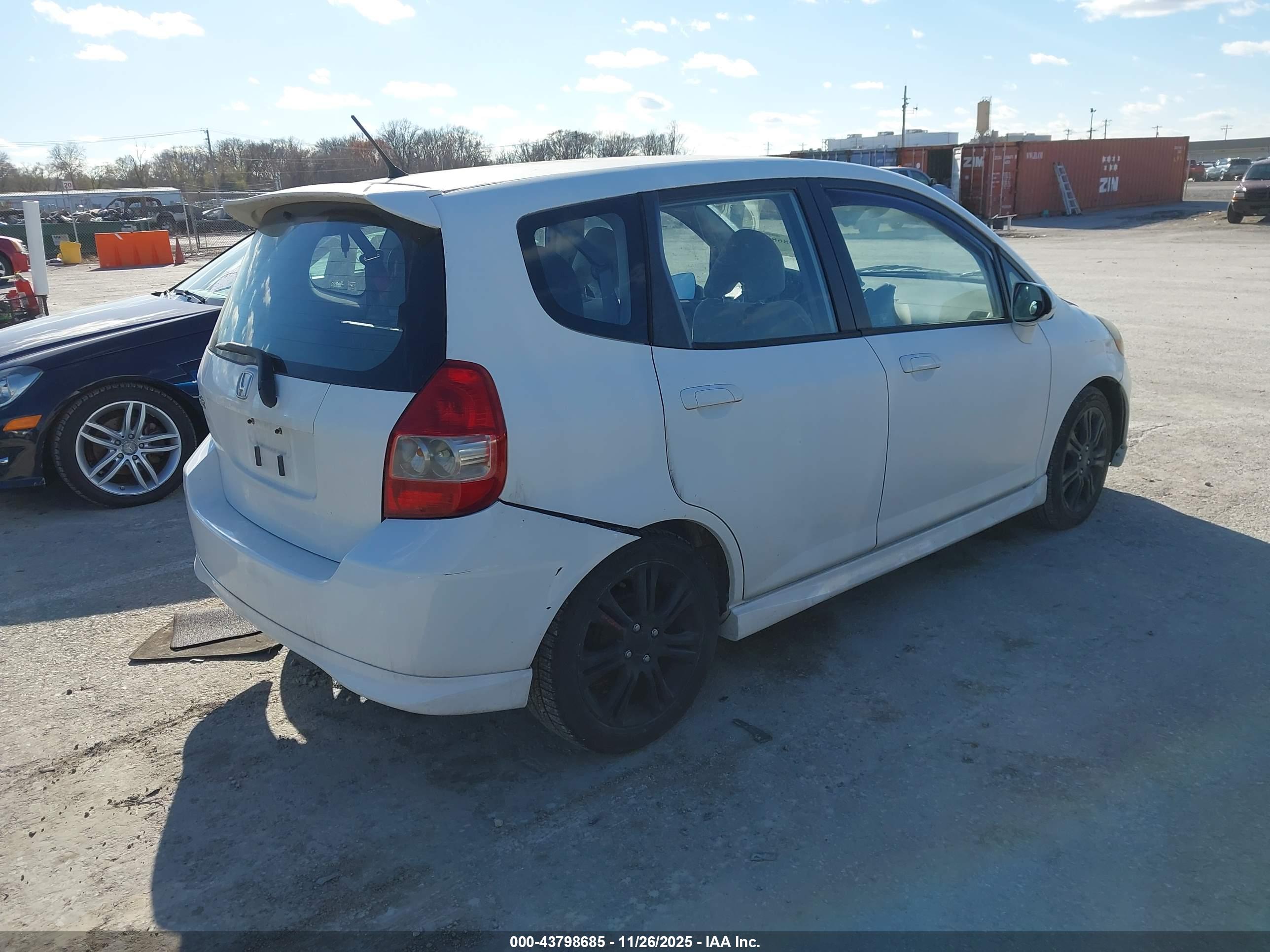HONDA FIT image 4