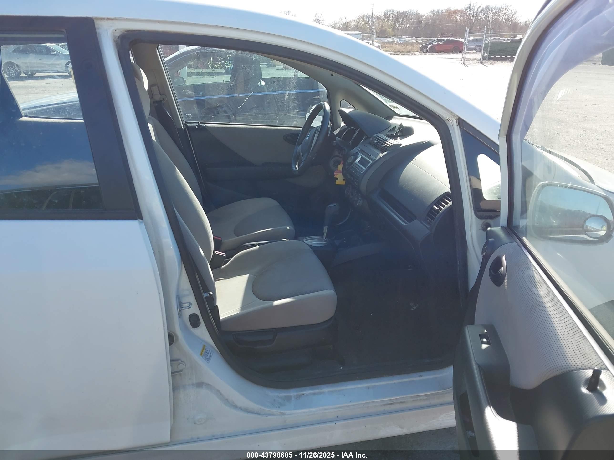 HONDA FIT image 5