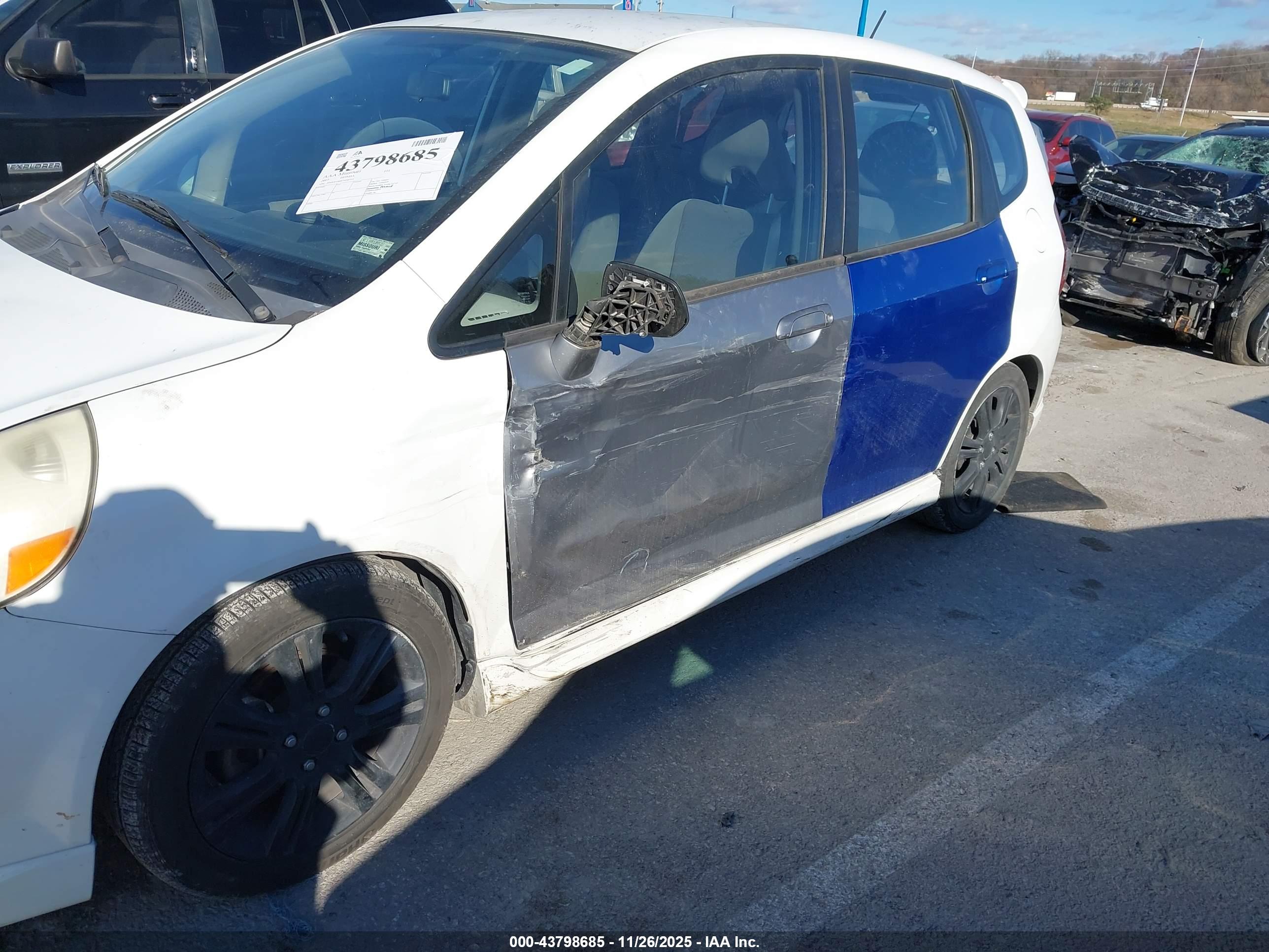 HONDA FIT image 6