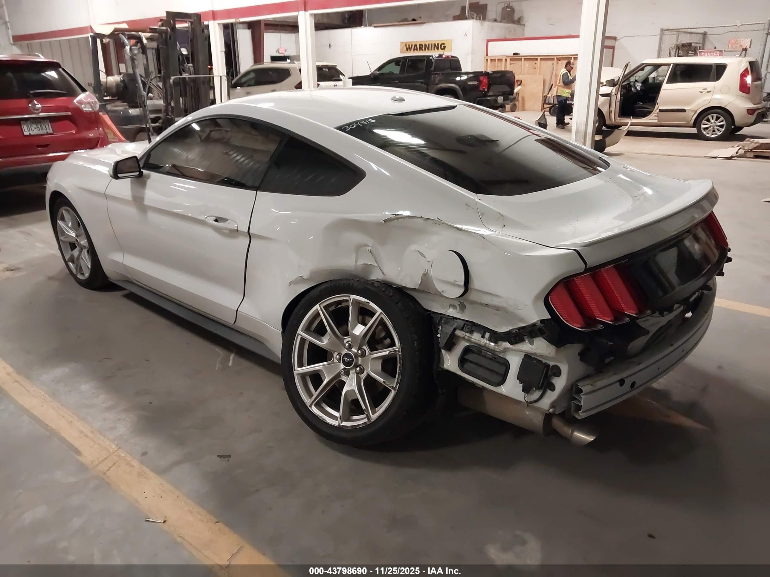 FORD MUSTANG image 3
