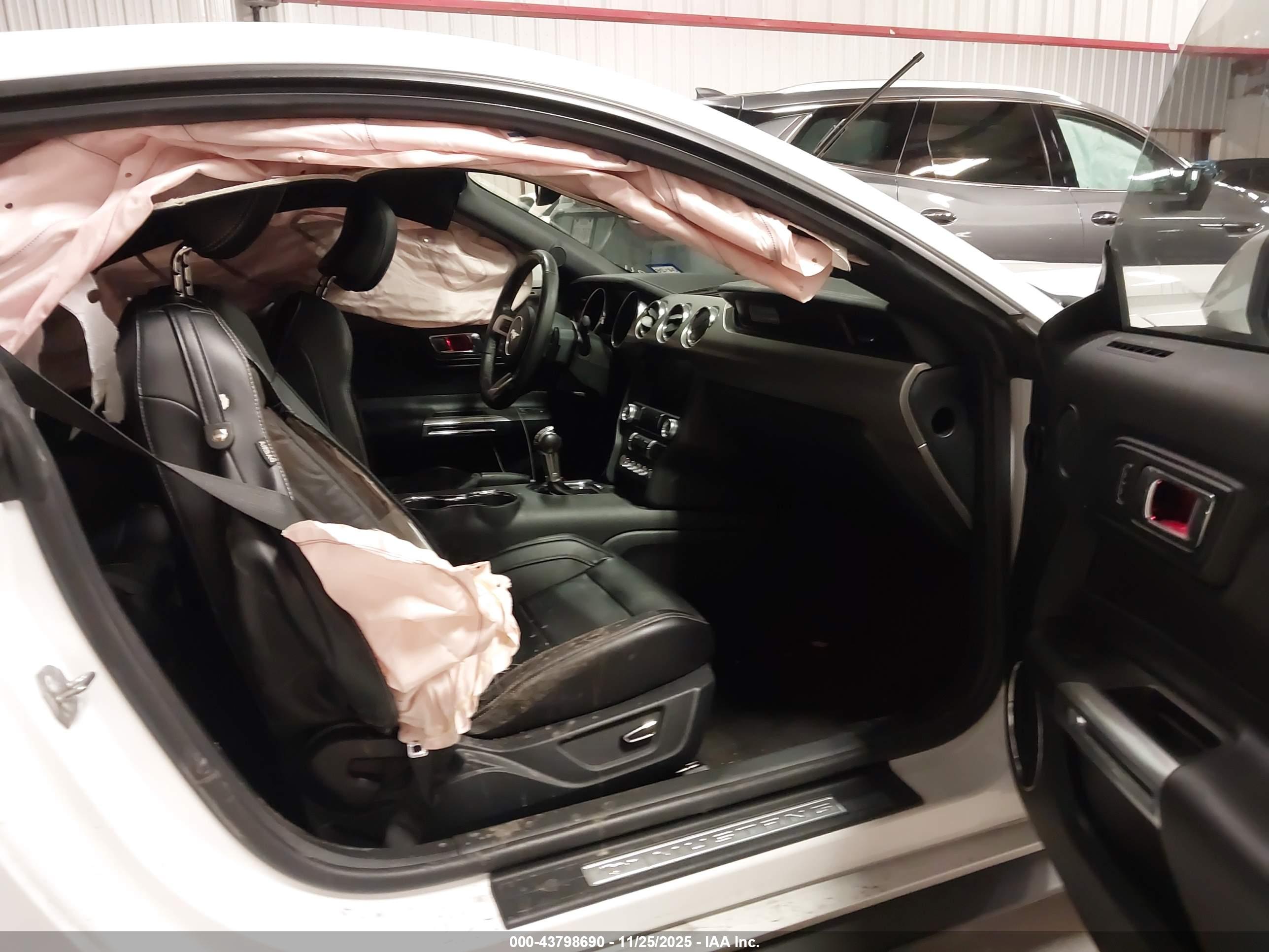 FORD MUSTANG image 5