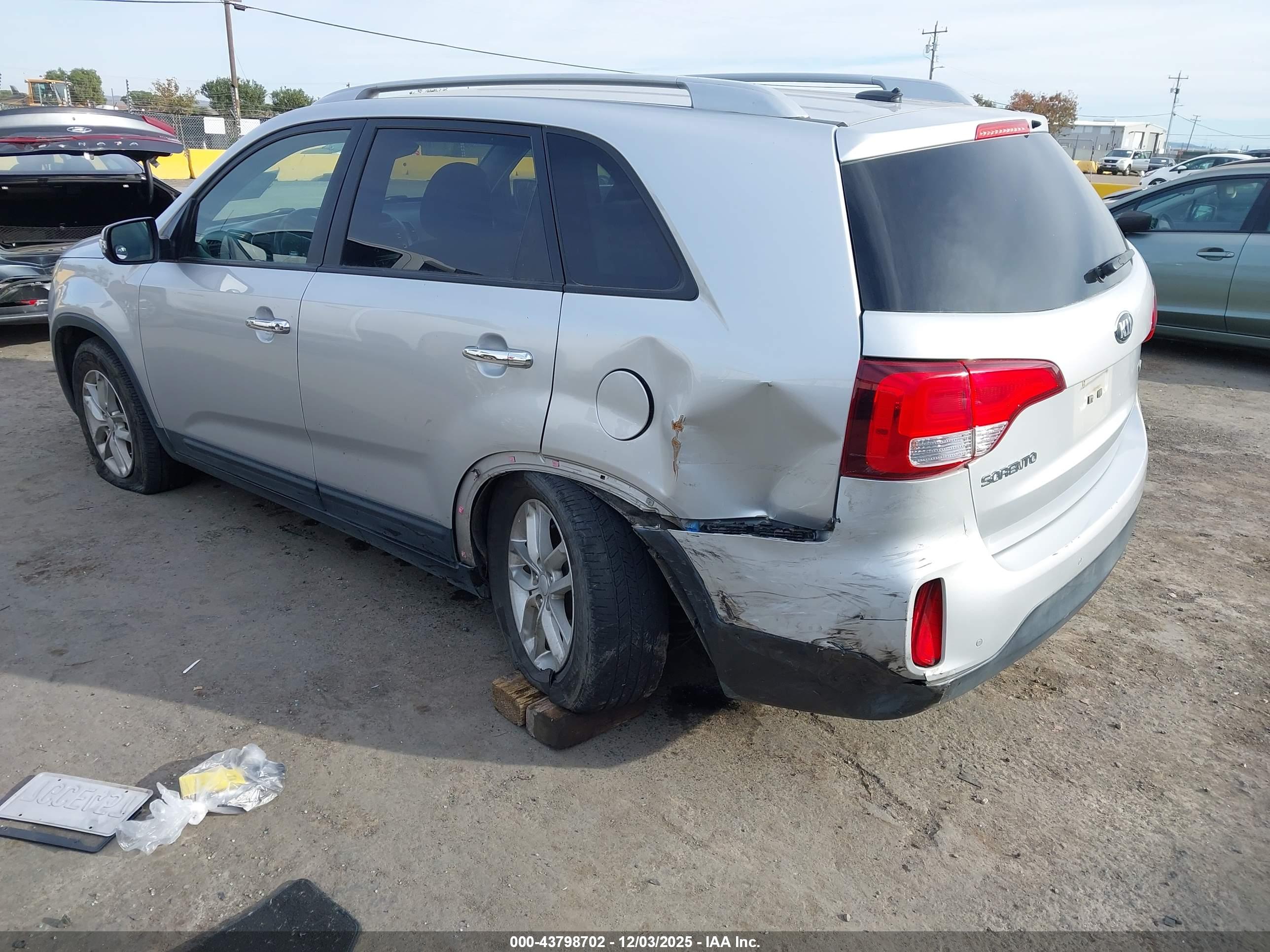 KIA SORENTO image 3