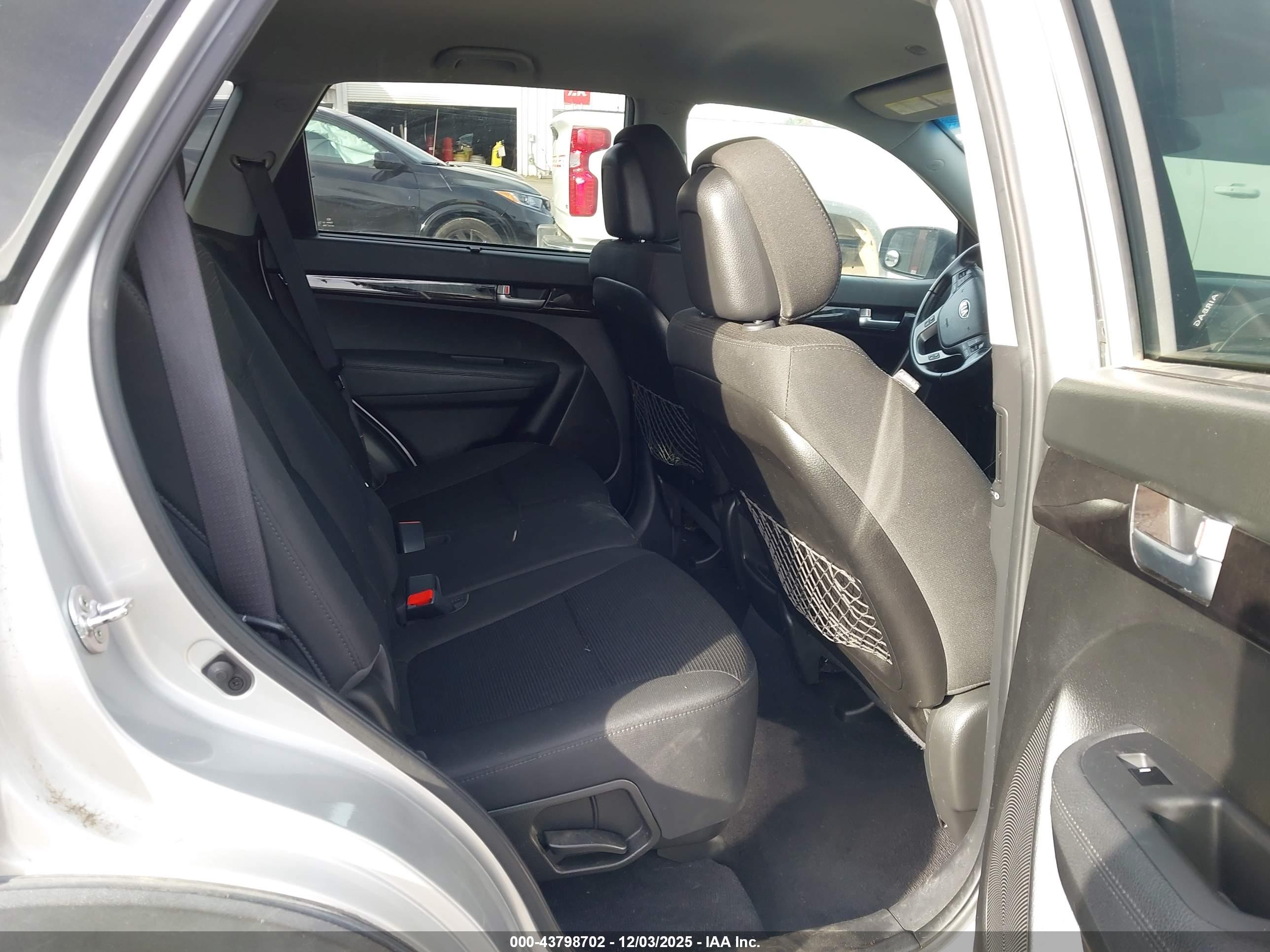 KIA SORENTO image 8